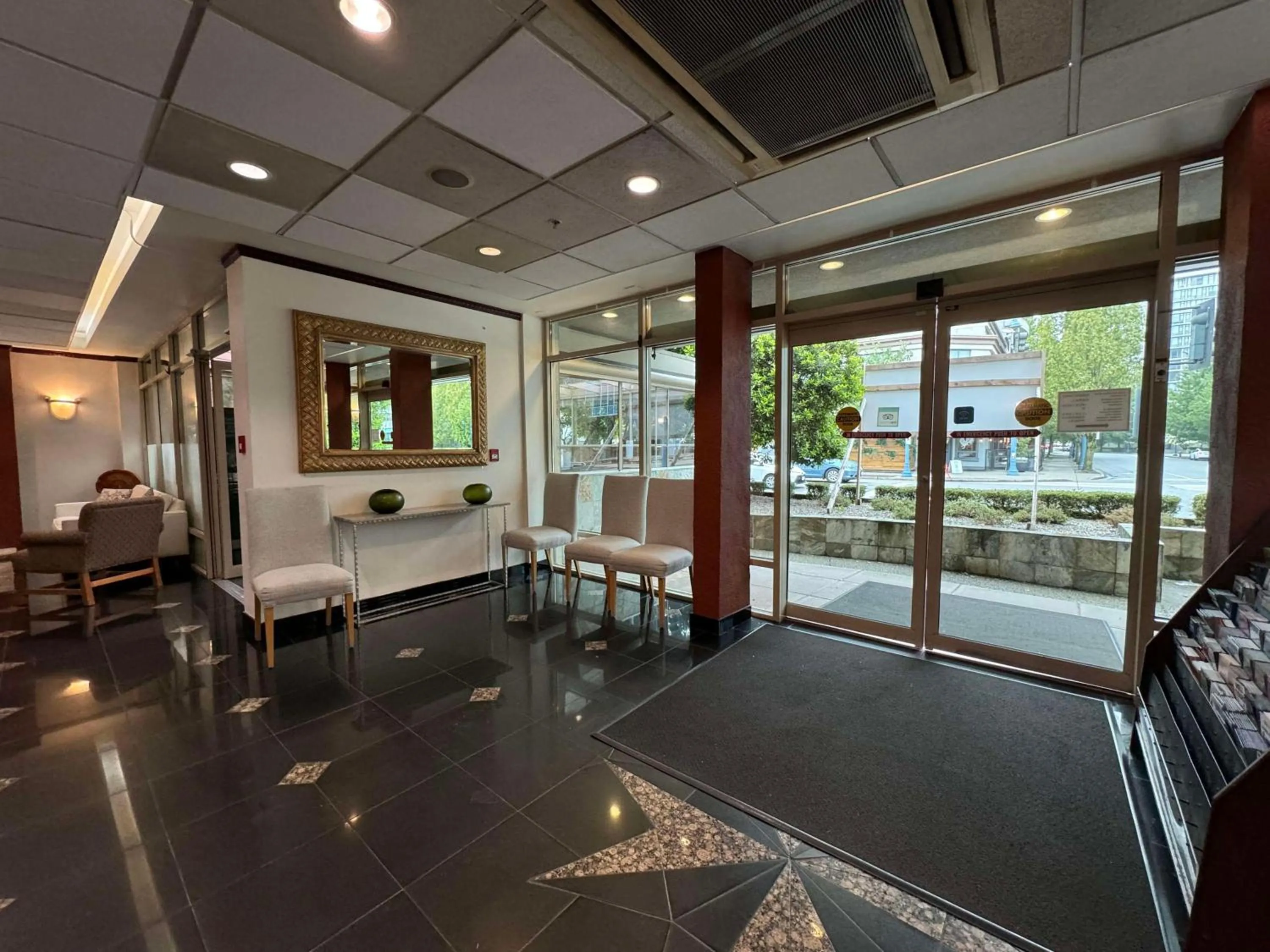 Lobby or reception in SureStay by Best Western Richmond Vancouver Airport