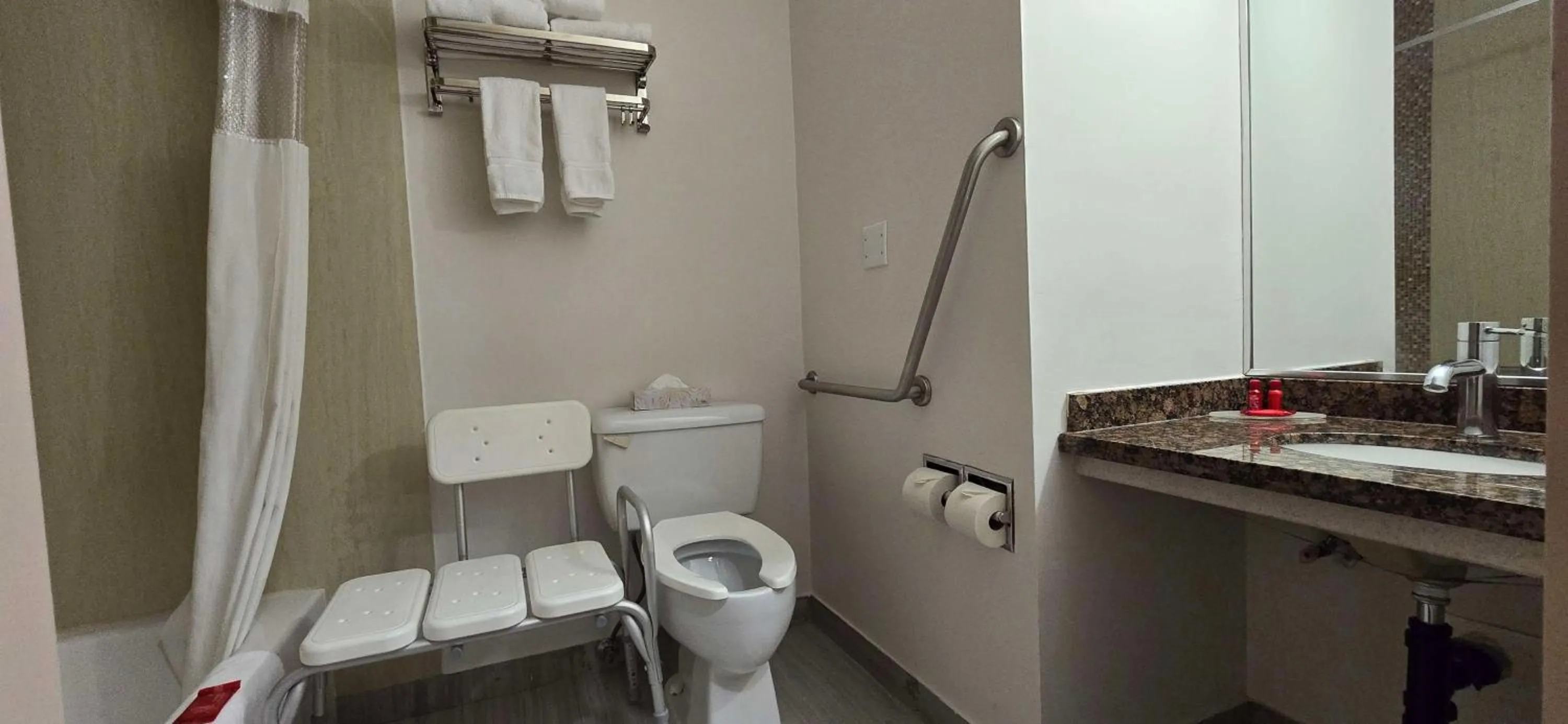 Bathroom in SureStay by Best Western Richmond Vancouver Airport