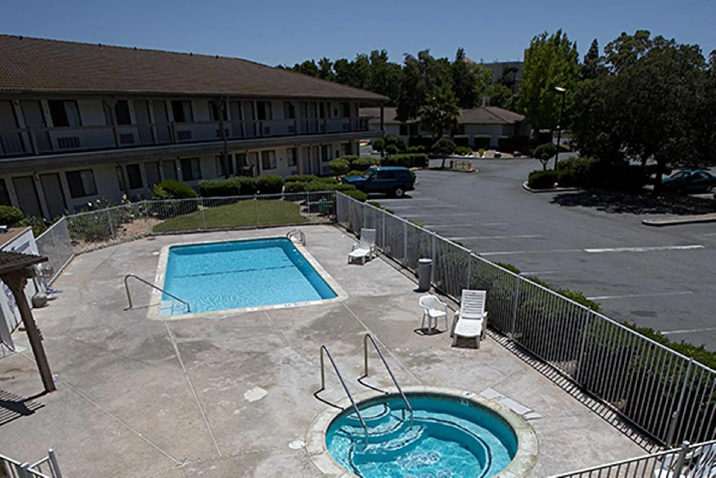 Decorative detail in EZ 8 Motel Newark