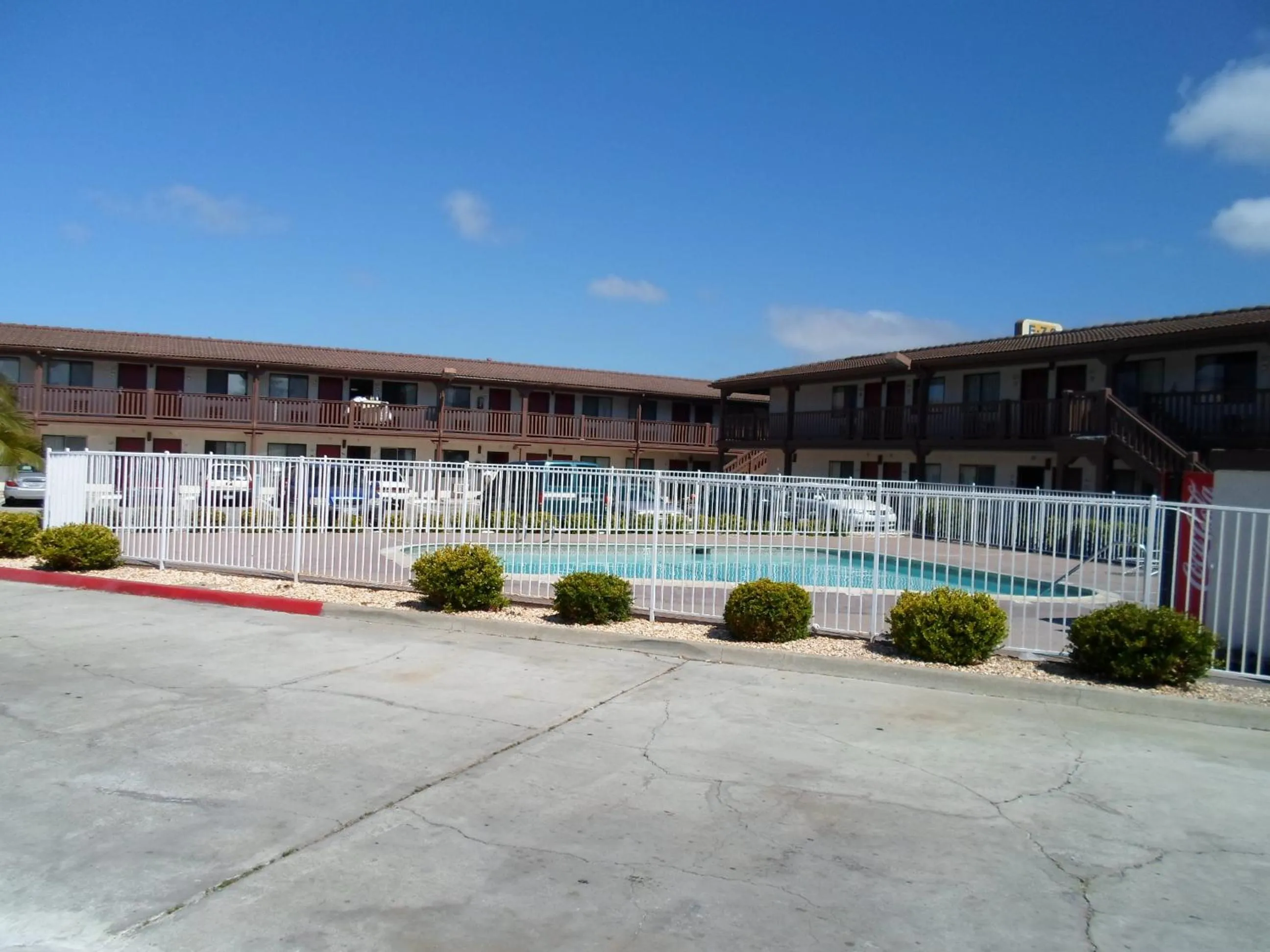 Decorative detail in EZ 8 Motel Newark
