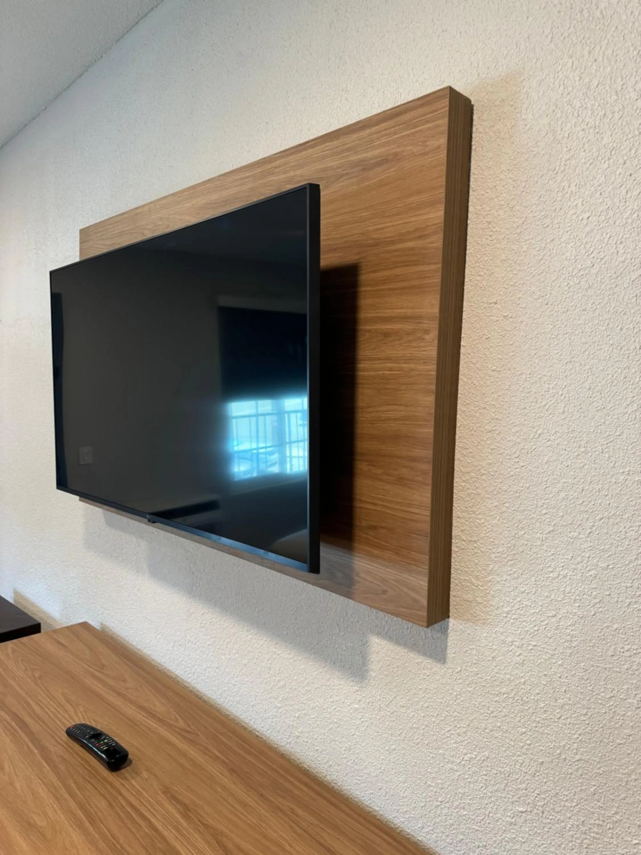 TV and multimedia in Days-Inn by Wyndham Bakersfield