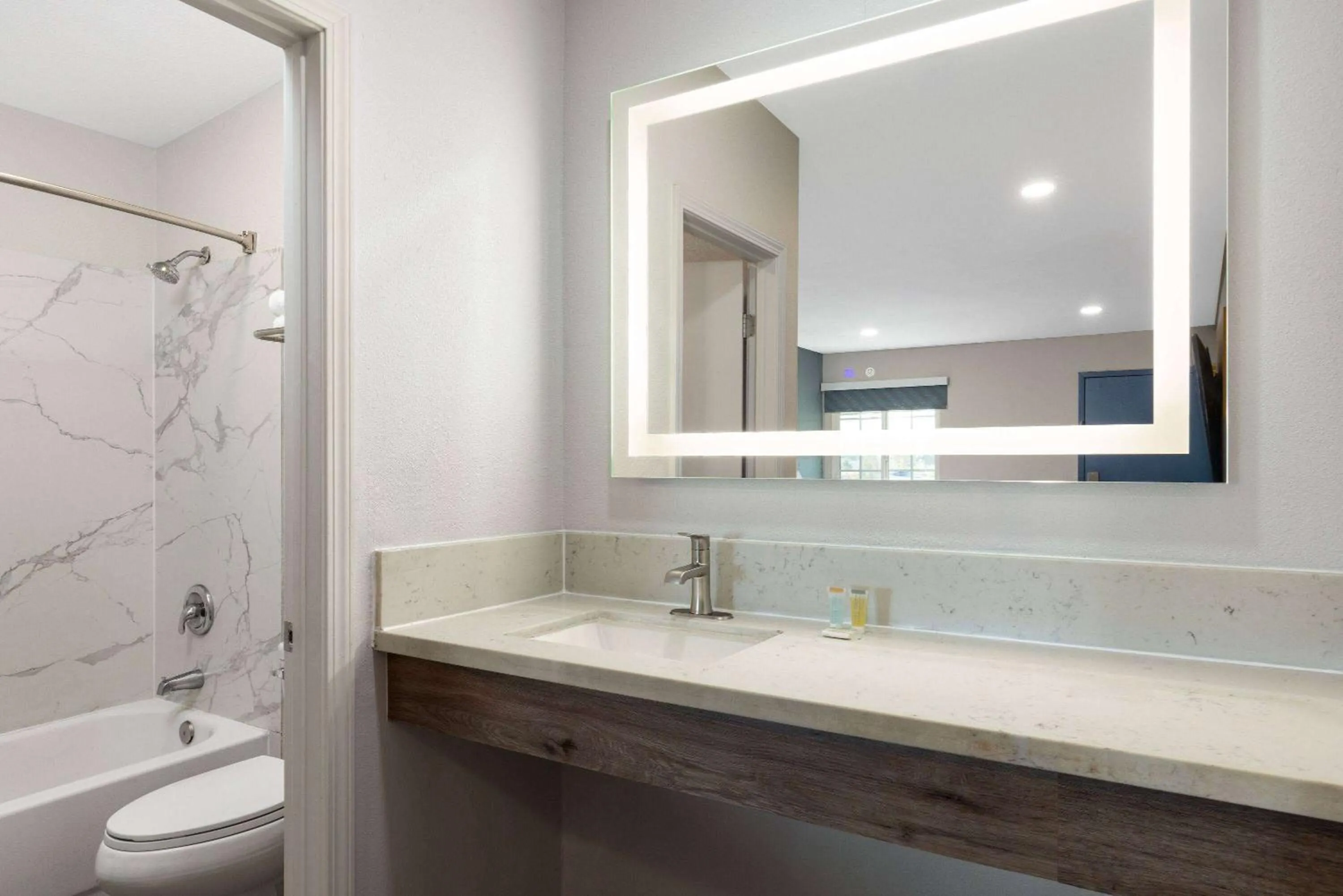 Bathroom in Days-Inn by Wyndham Bakersfield