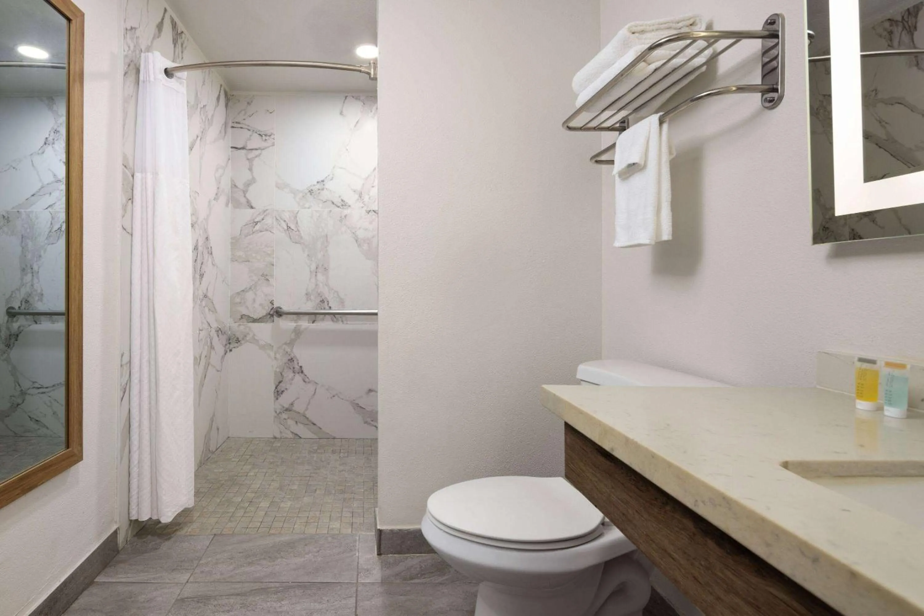 Shower in Days-Inn by Wyndham Bakersfield