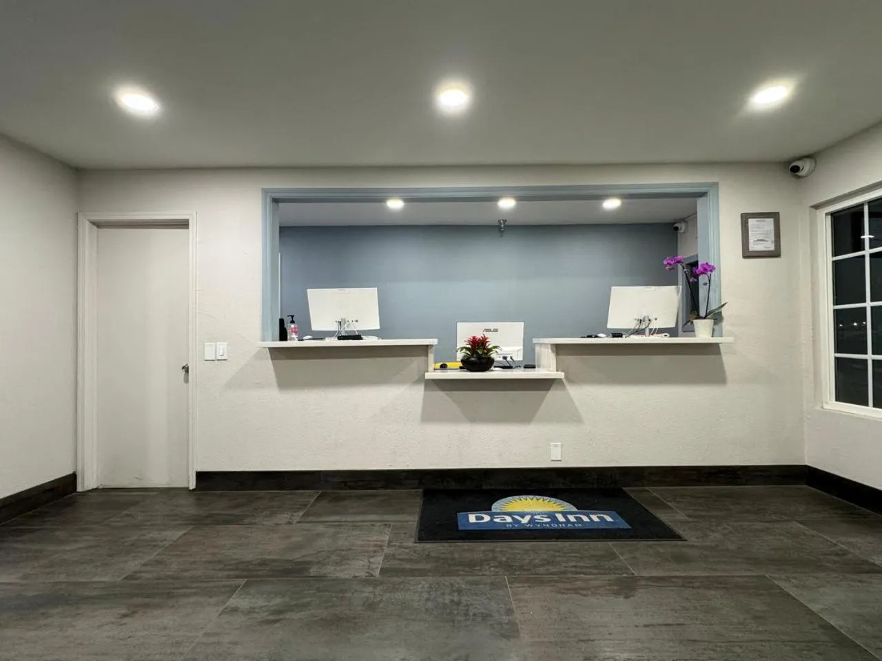 Lobby or reception in Days-Inn by Wyndham Bakersfield