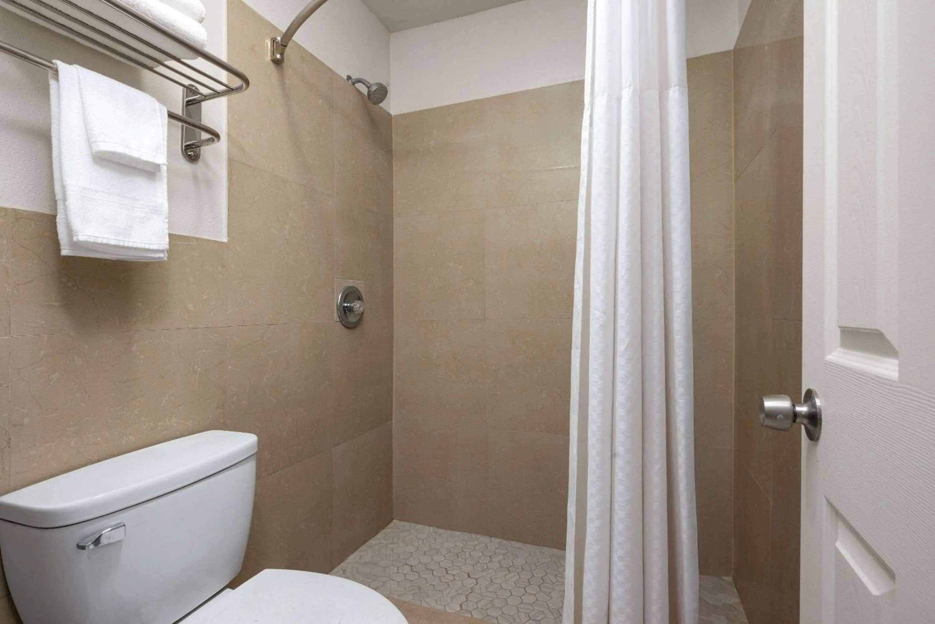 Shower in Days-Inn by Wyndham Bakersfield