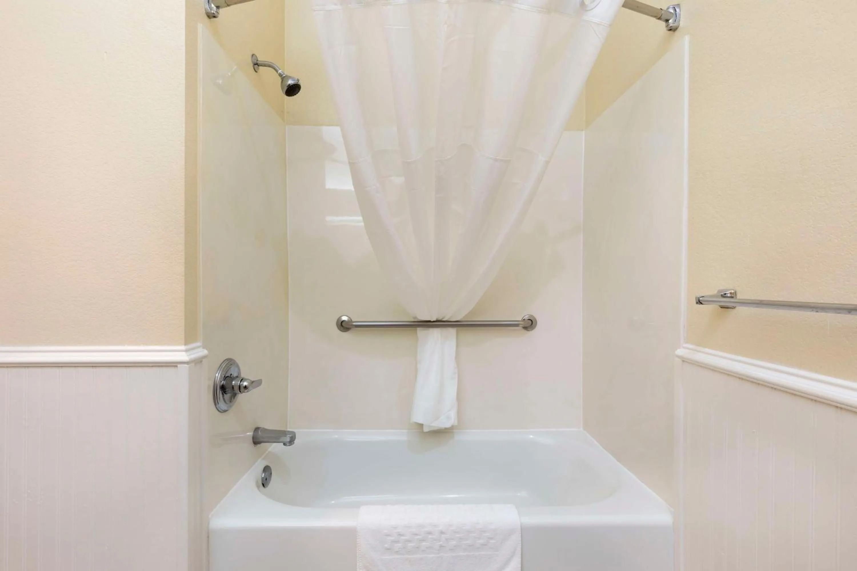 Bathroom in Best Western Dinosaur Valley Inn & Suites