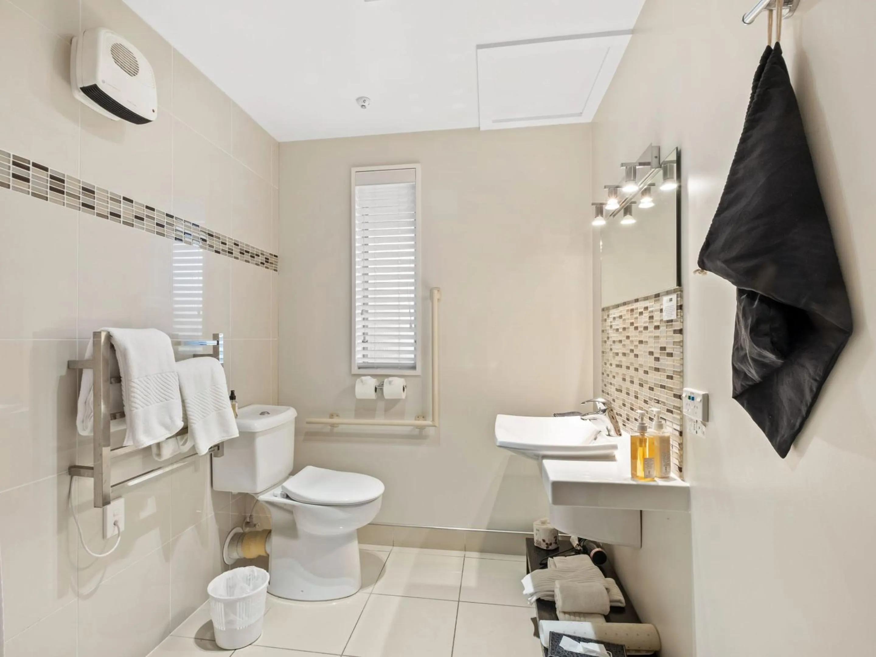 Bathroom in Clear Ridge Apartments