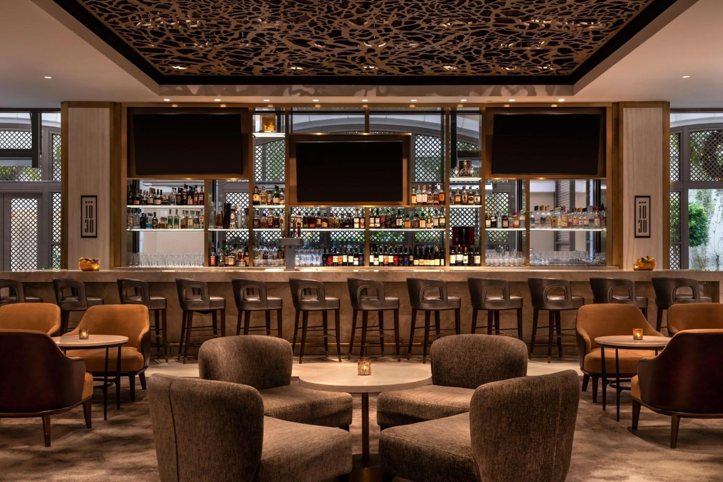 Lounge or bar in The Westin Anaheim Resort