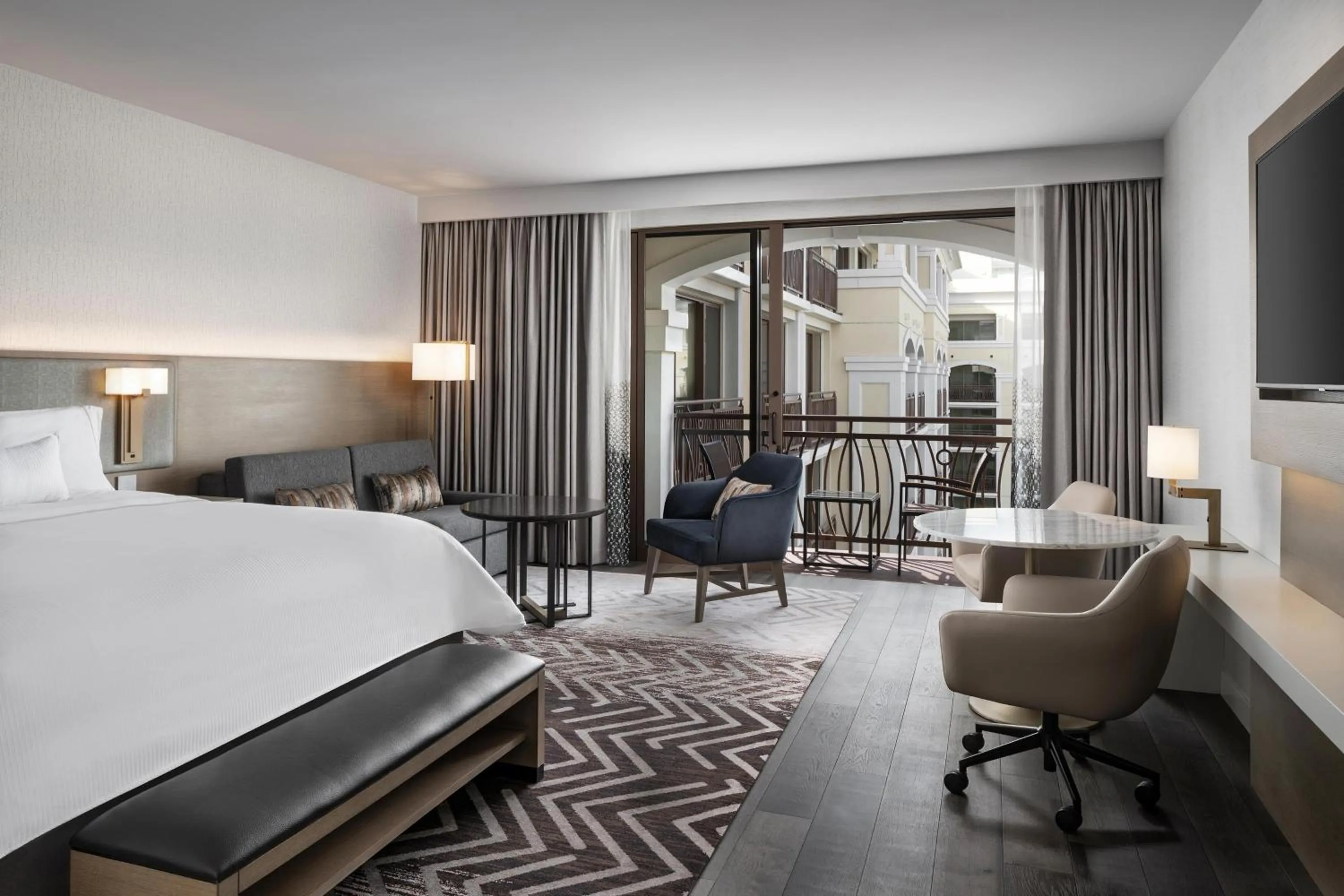 Photo of the whole room, Bed in The Westin Anaheim Resort