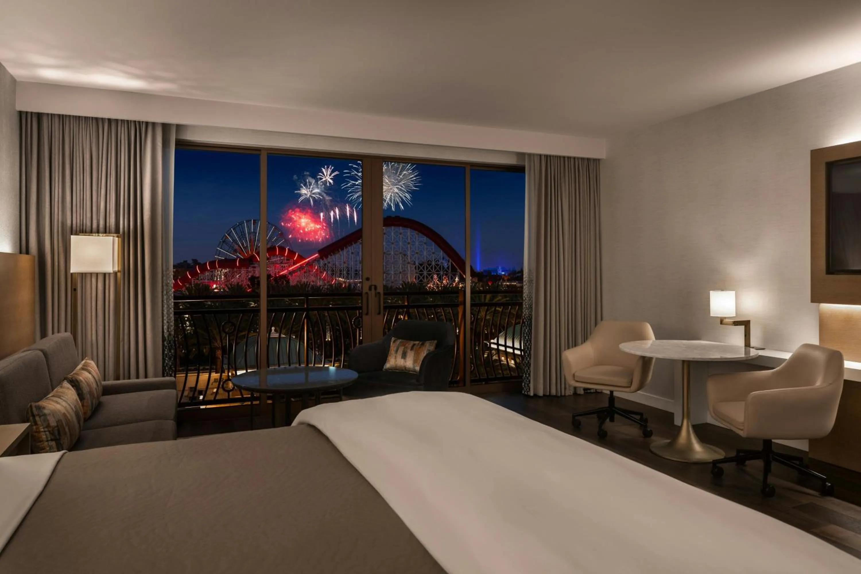 Photo of the whole room, Bed in The Westin Anaheim Resort