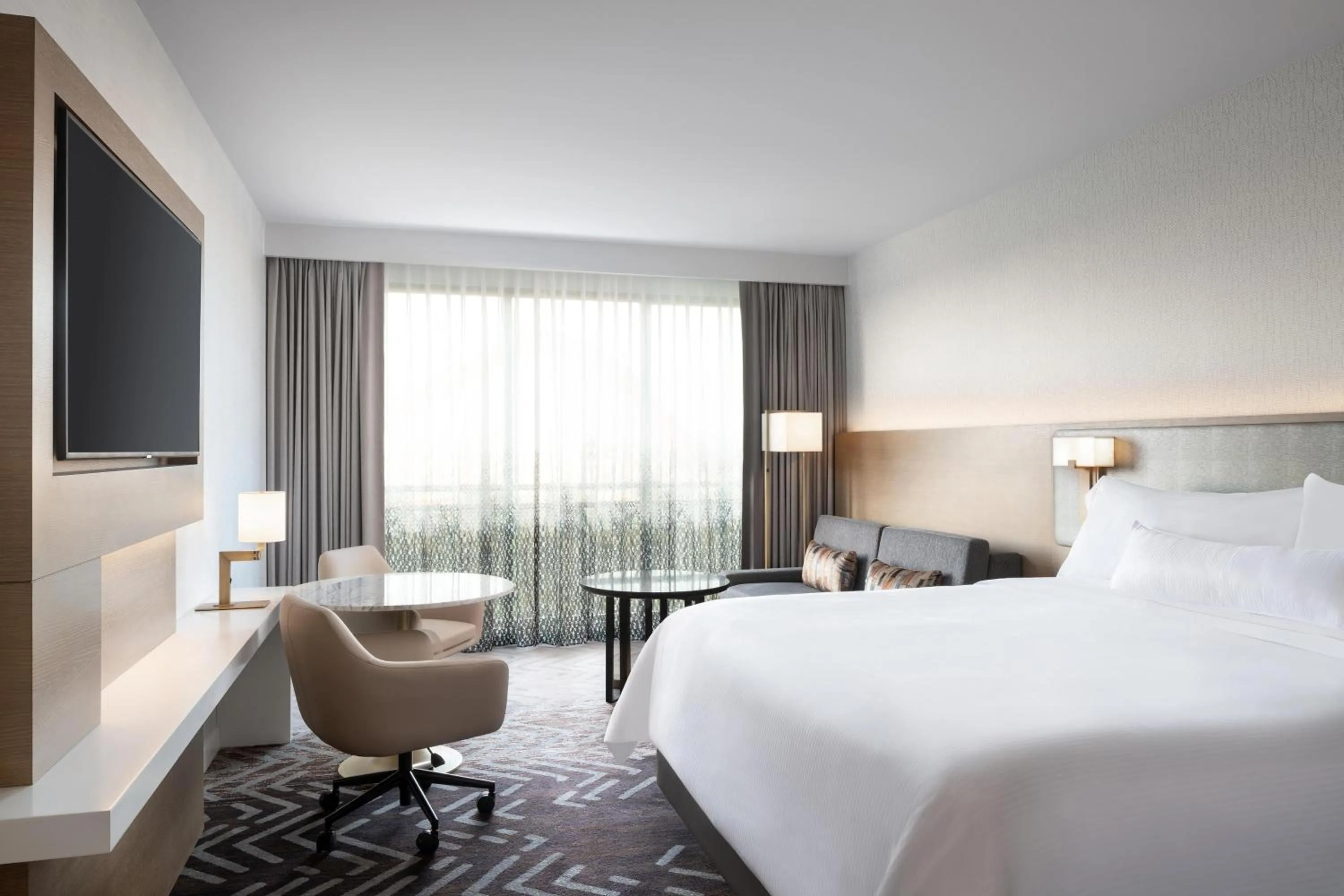 Photo of the whole room, Bed in The Westin Anaheim Resort