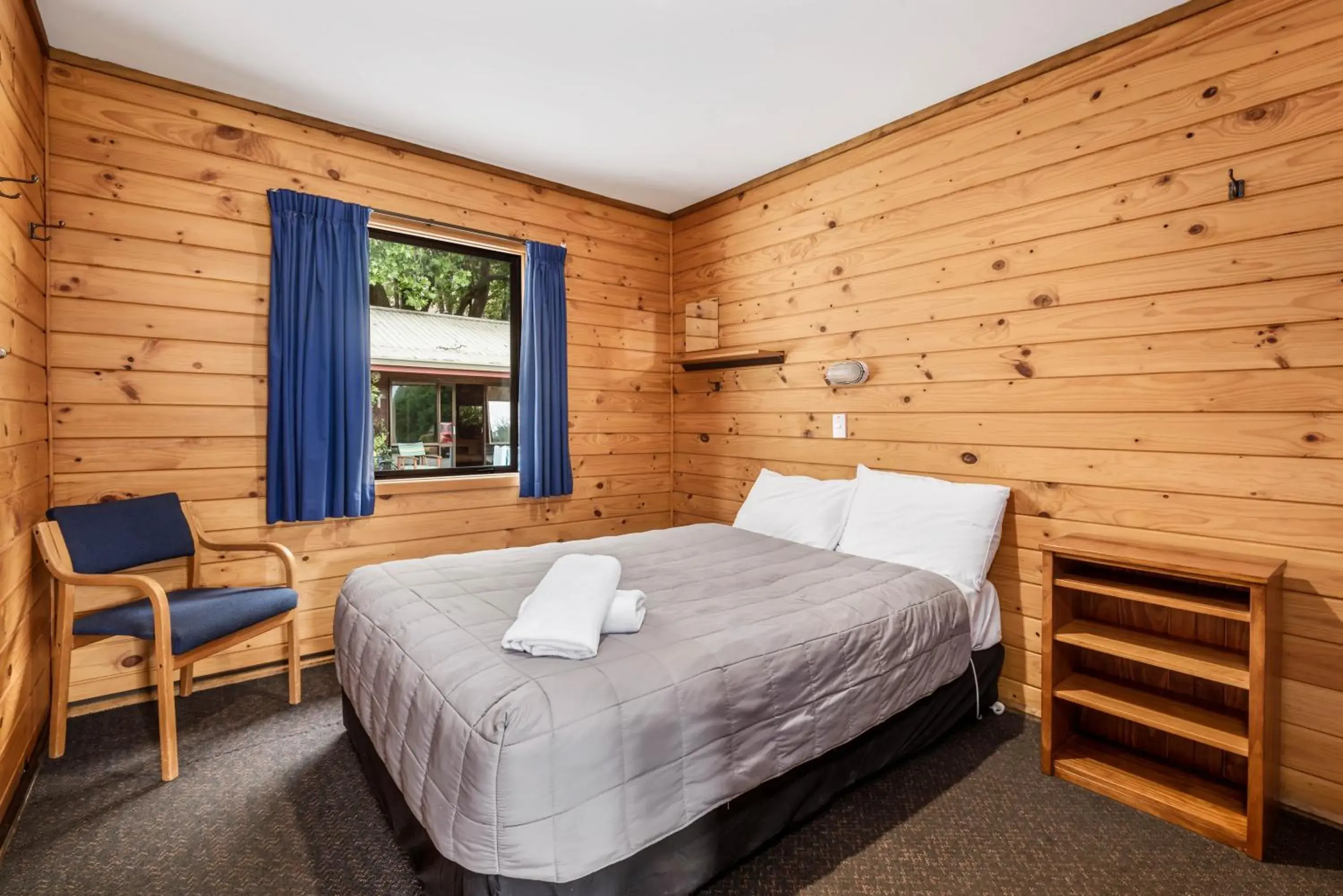 Double Room with Shared Bathroom in Altamont Lodge Double Room with Shared Bathroom in Altamont Lodge