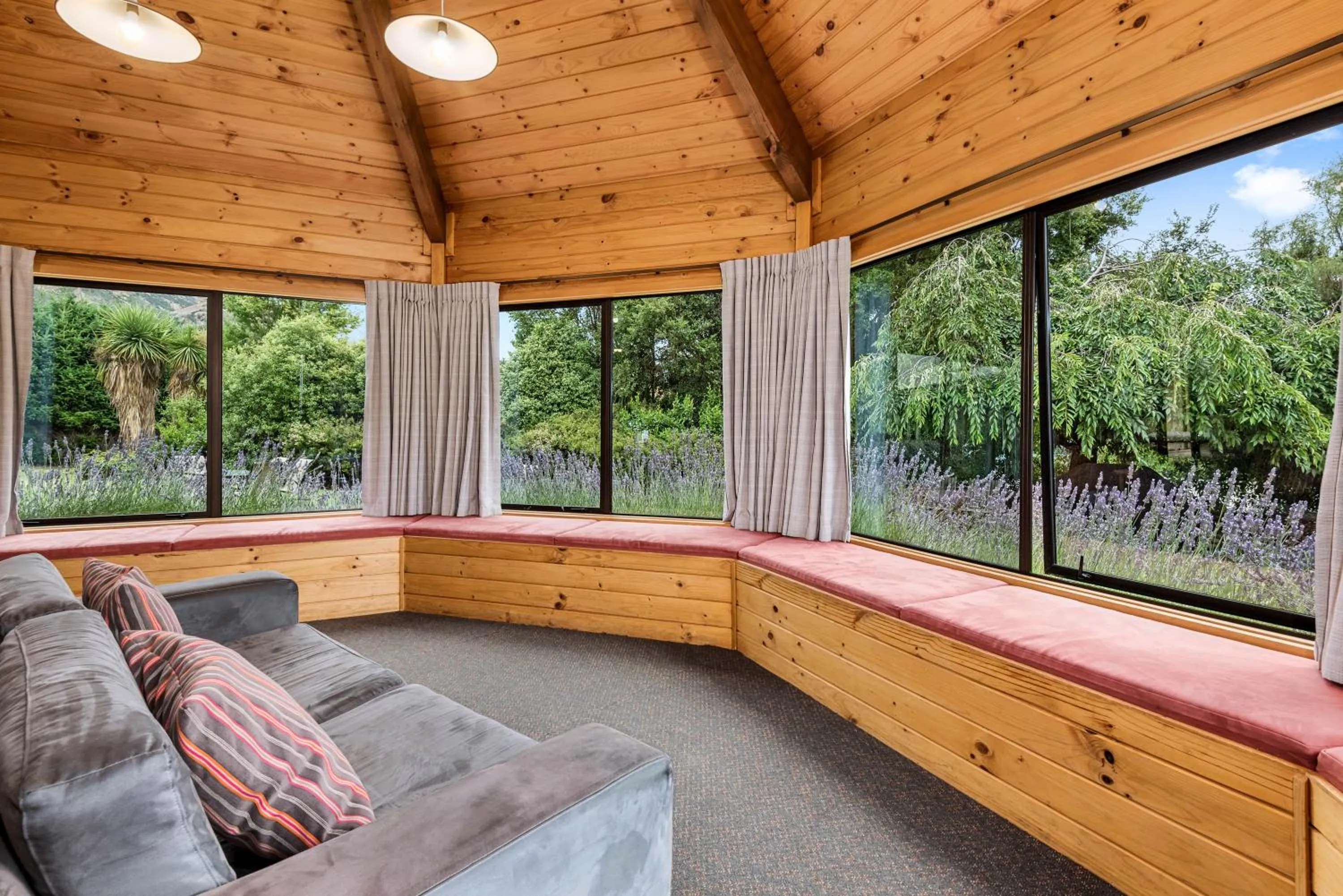 Living room in Altamont Lodge