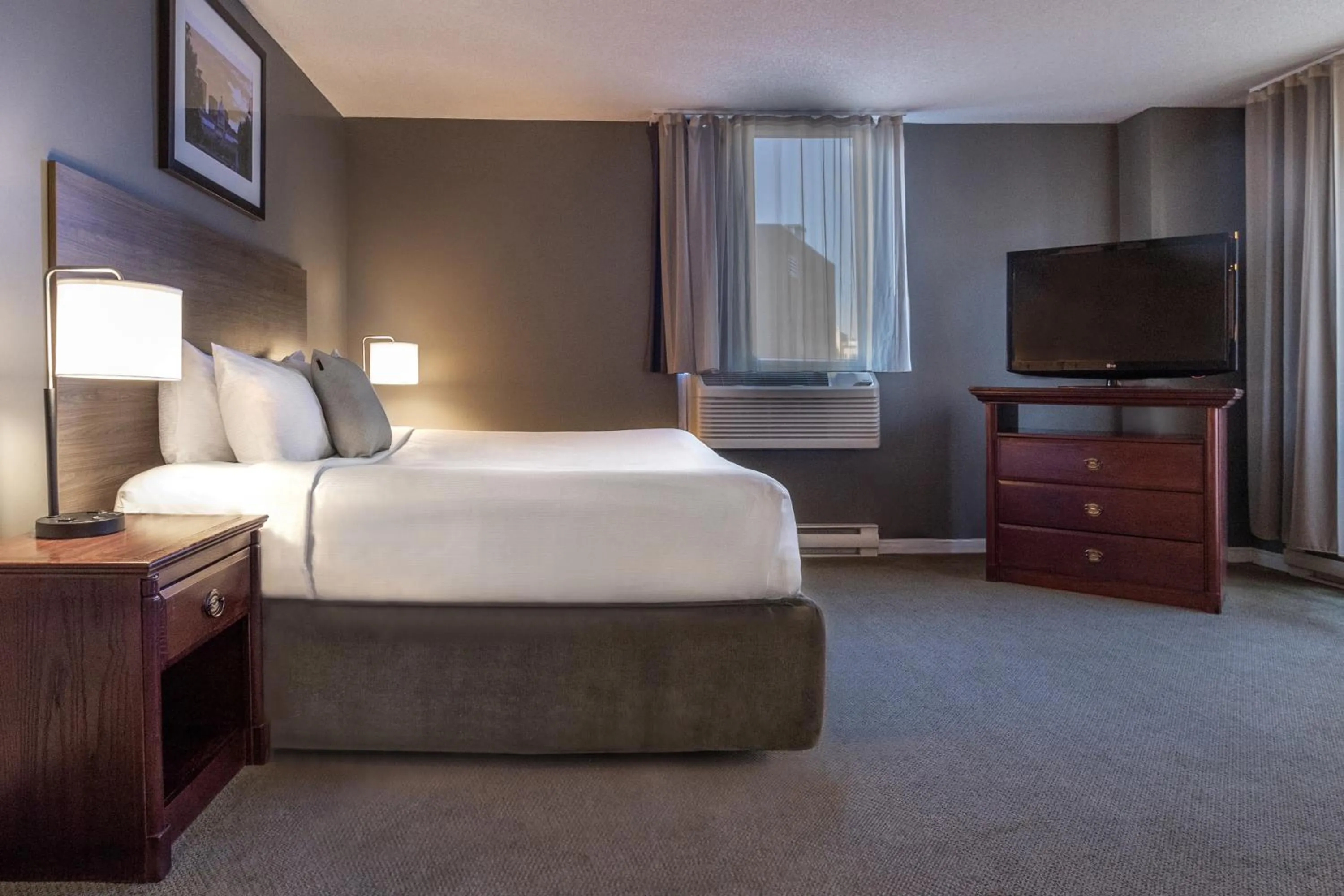 Bed in Hotel Faubourg Montreal Centre-Ville Downtown