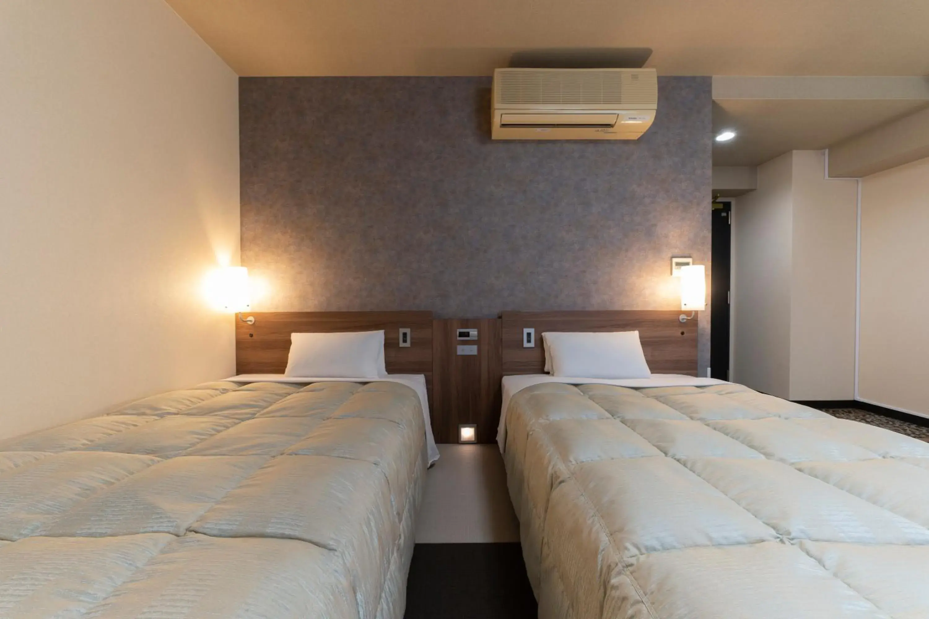 Twin Room - Non-Smoking in Hotel Econo Tsu Station Twin Room - Non-Smoking in Hotel Econo Tsu Station