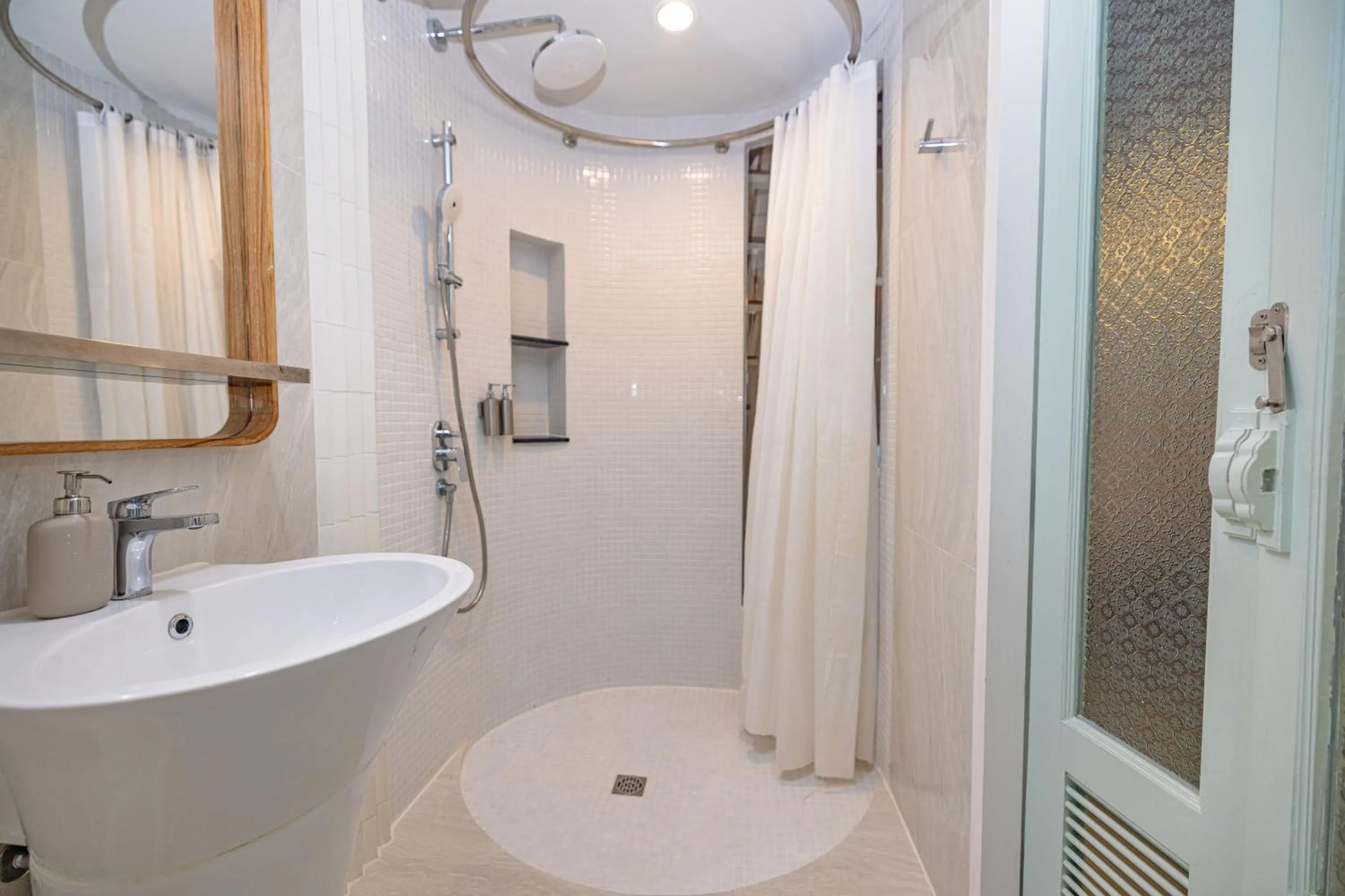 Bathroom in Pastell Oldtown Chiang Mai