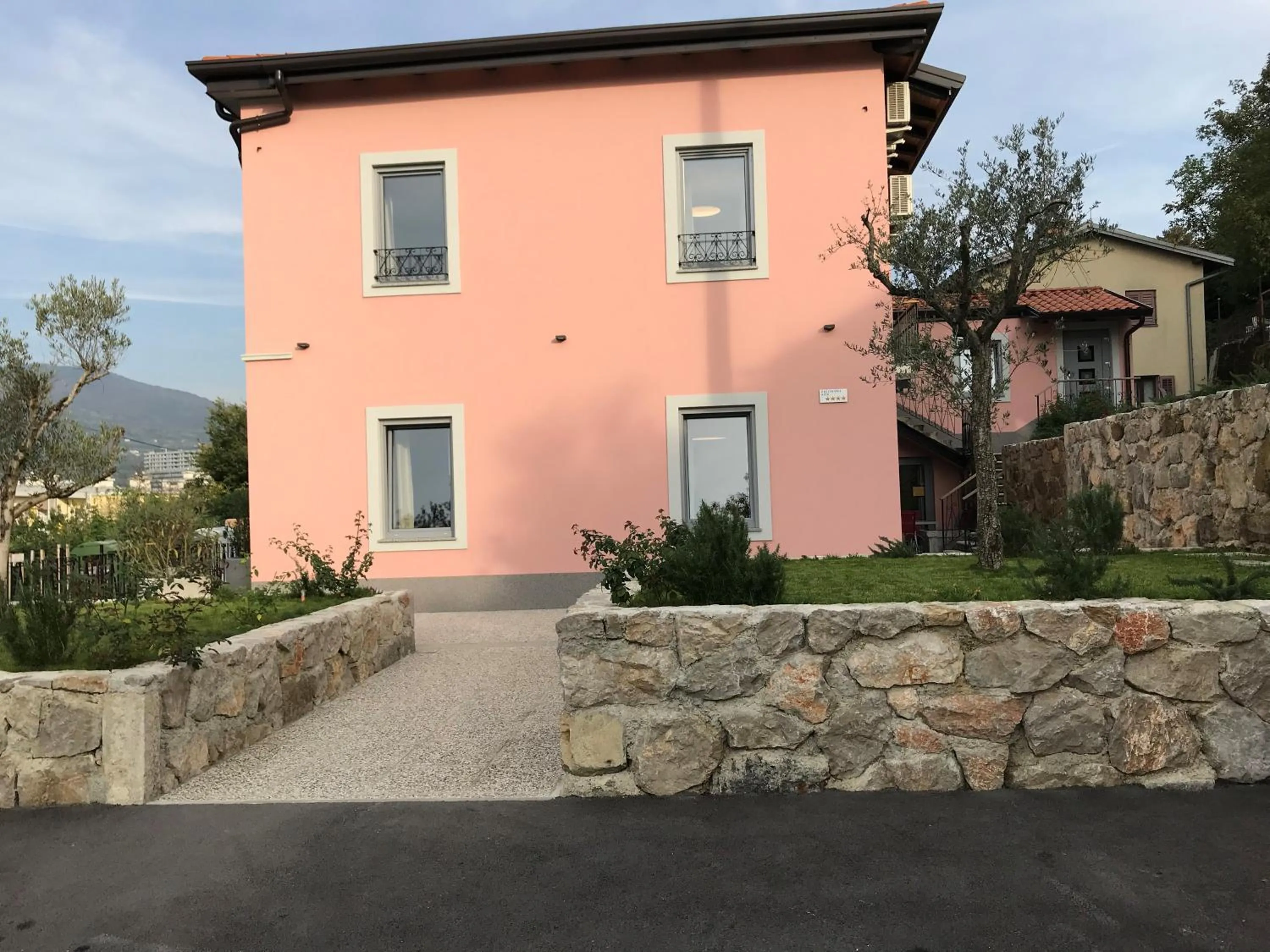 Property building in Vila Burbonka