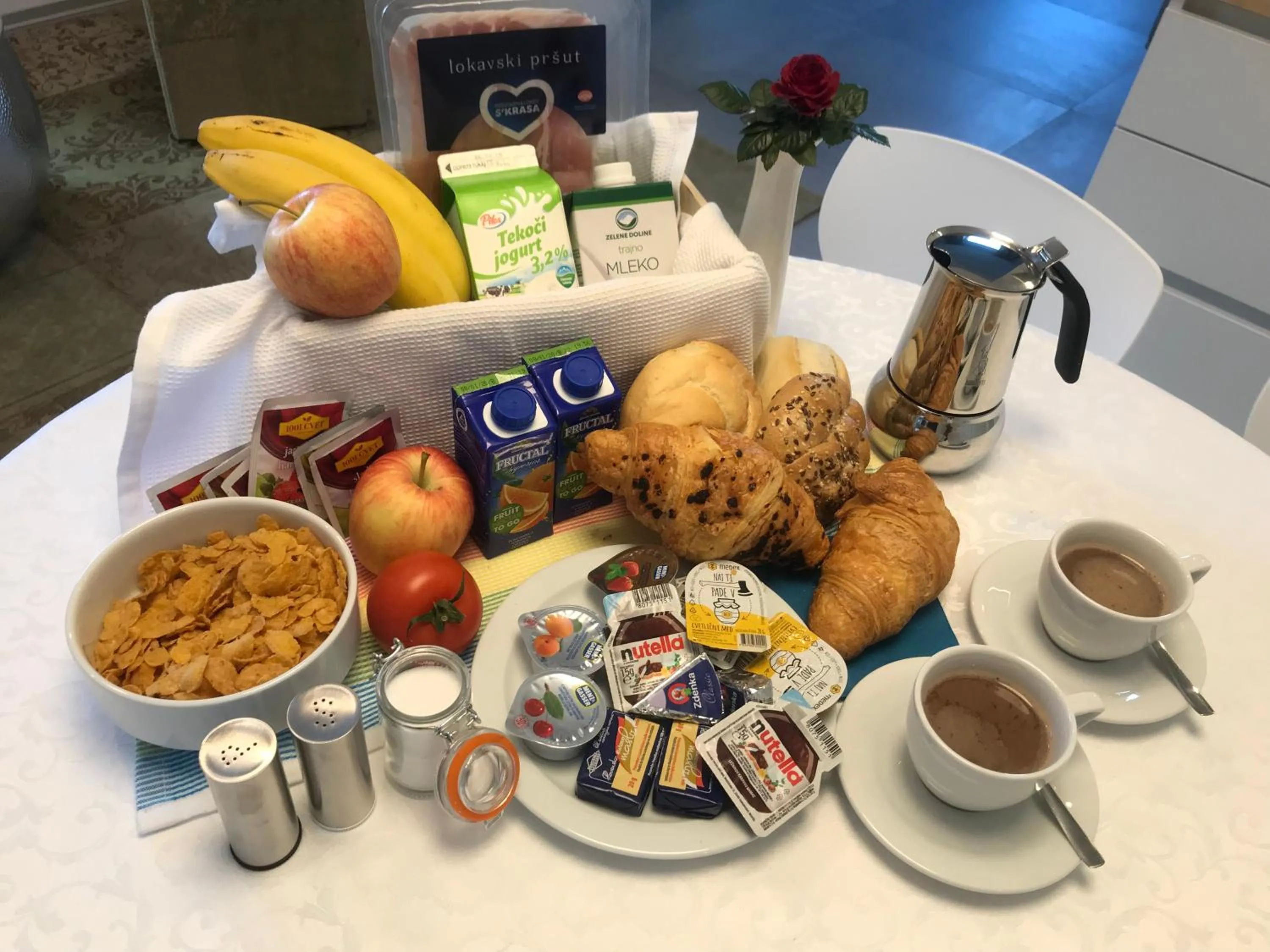 Breakfast in Vila Burbonka