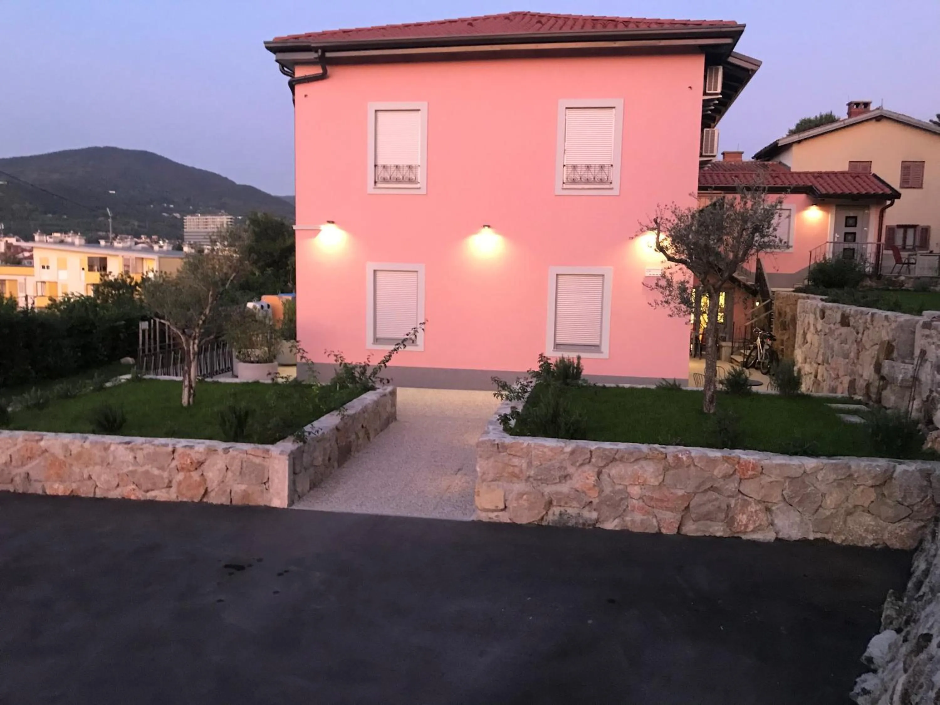 Property building in Vila Burbonka