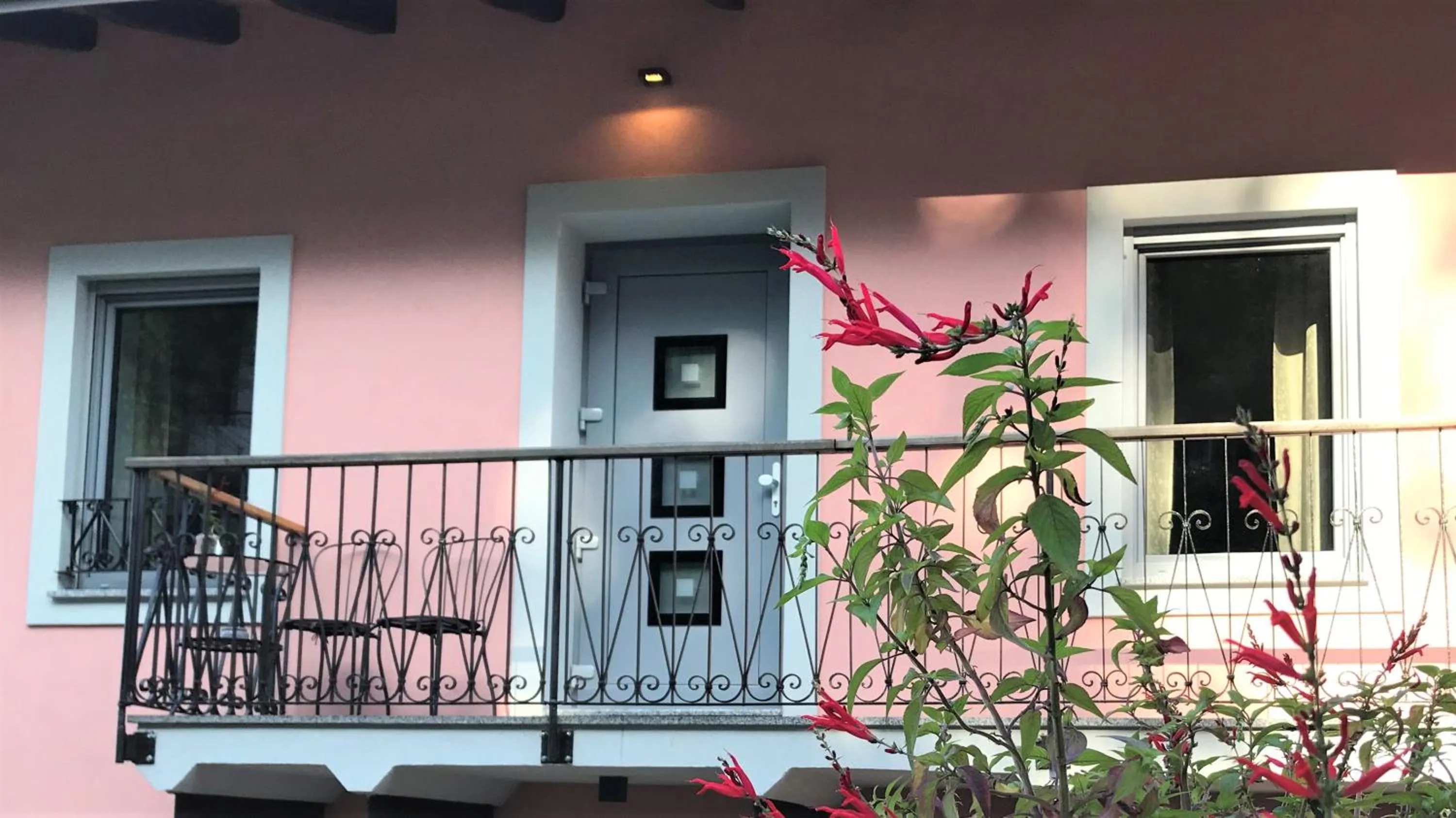 Facade/entrance in Vila Burbonka