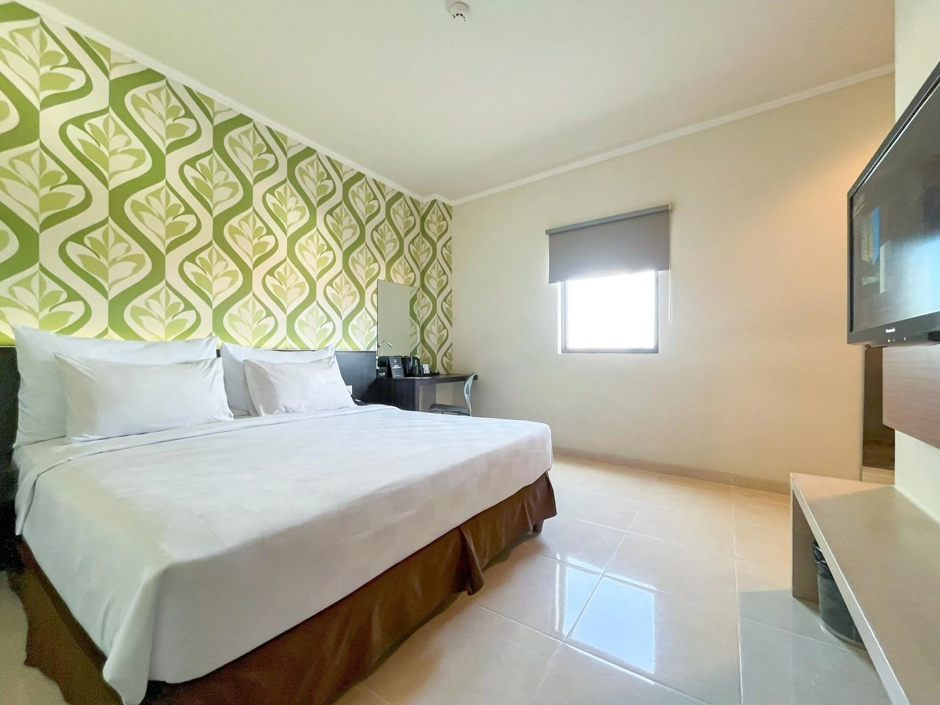 View (from property/room), Bed in Hotel 88 Embong Kenongo - Kayun By WH