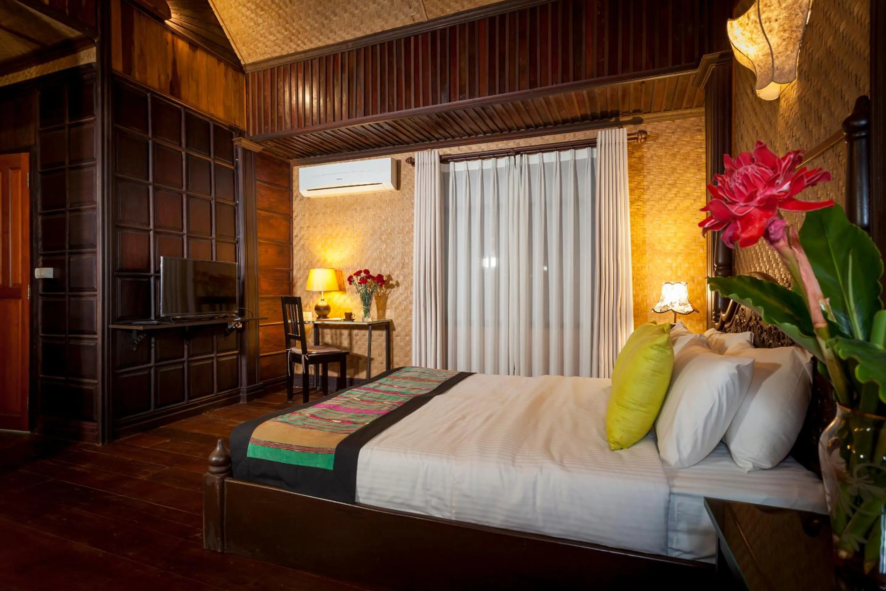 Bed in Chandara Boutique Hotel