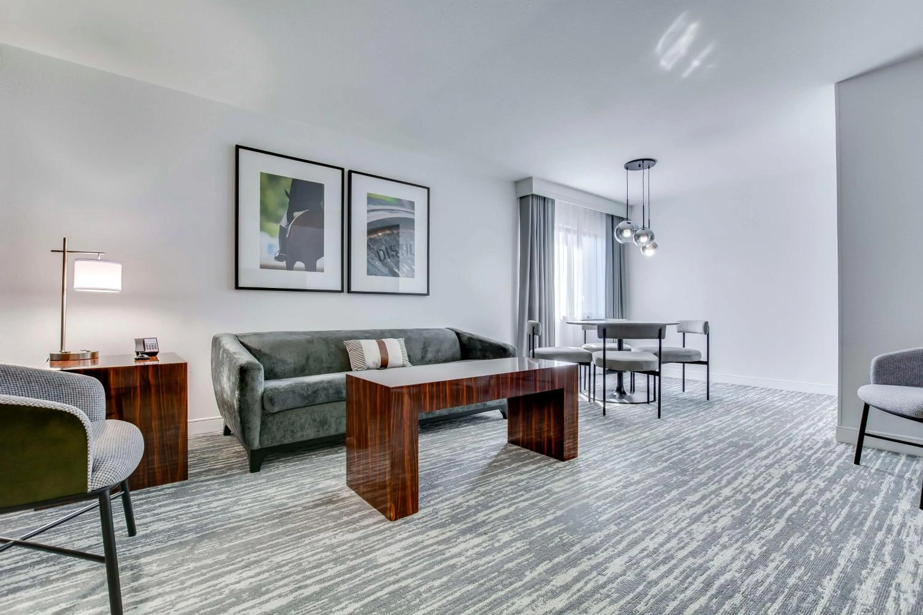 Living room in Embassy Suites by Hilton Louisville East