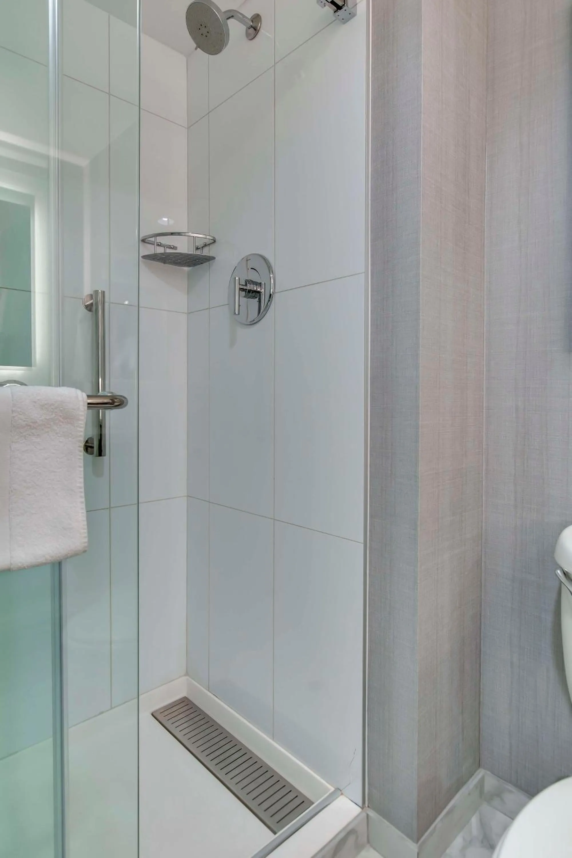 Bathroom in Embassy Suites by Hilton Louisville East