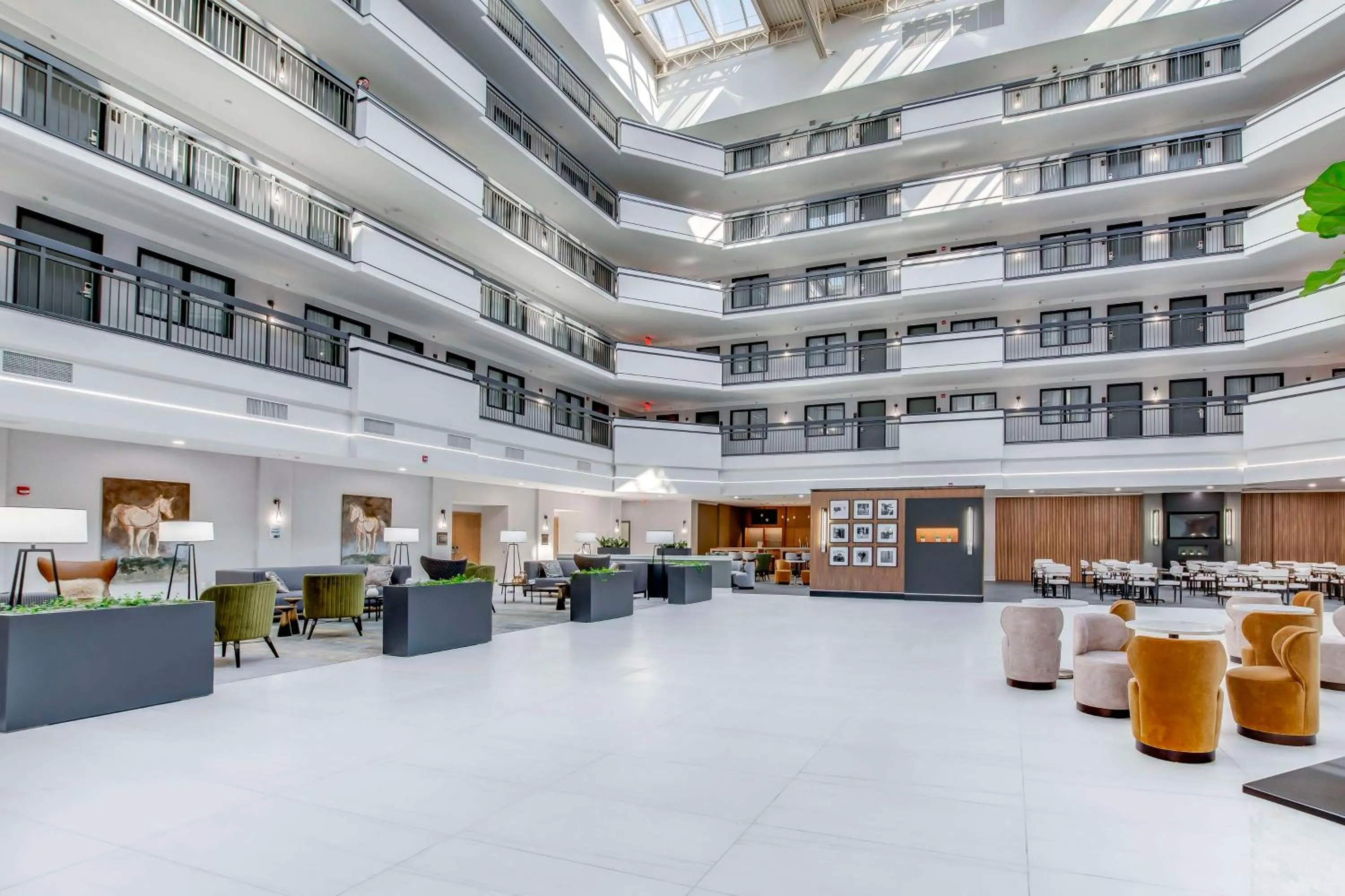 Lobby or reception in Embassy Suites by Hilton Louisville East