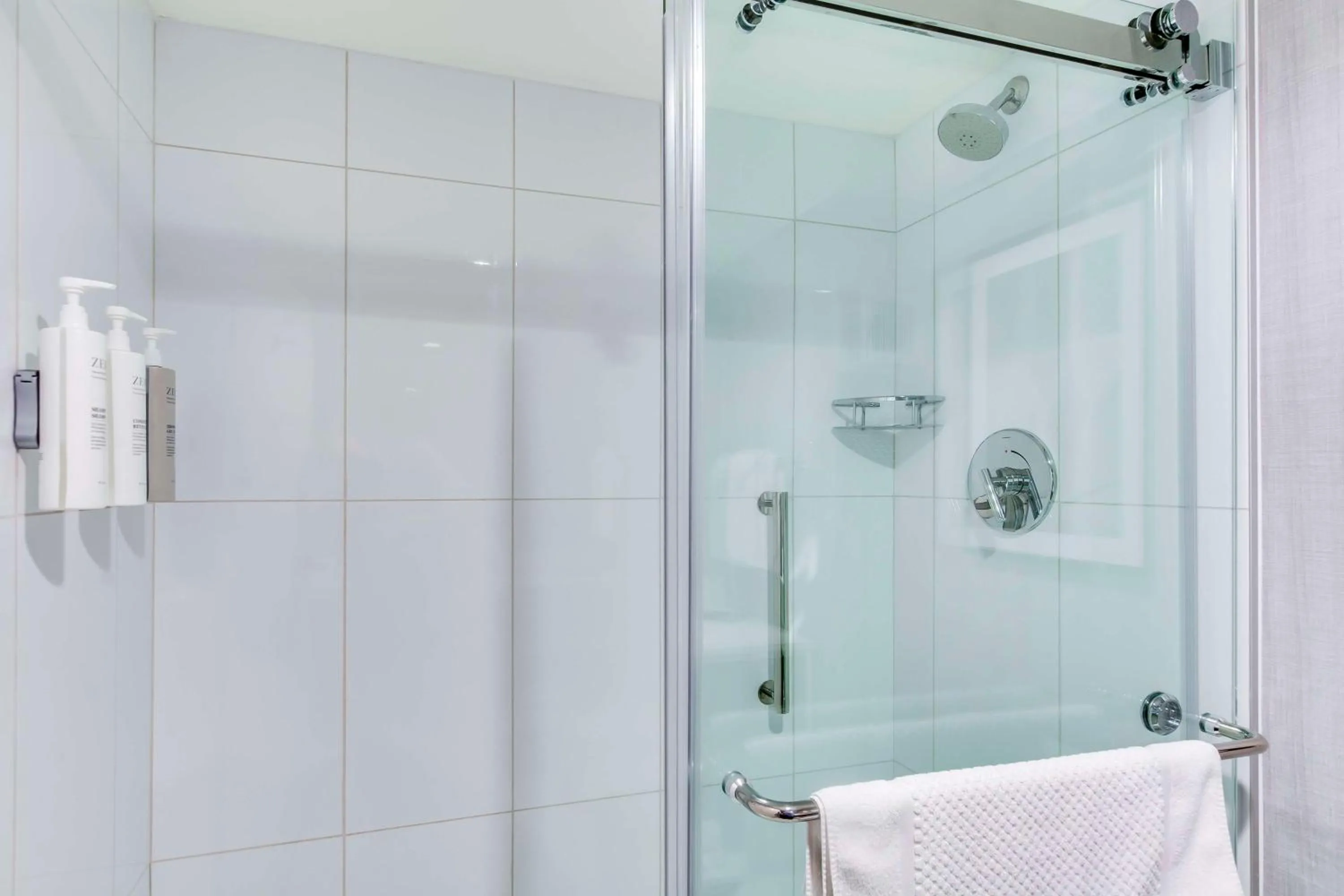 Bathroom in Embassy Suites by Hilton Louisville East