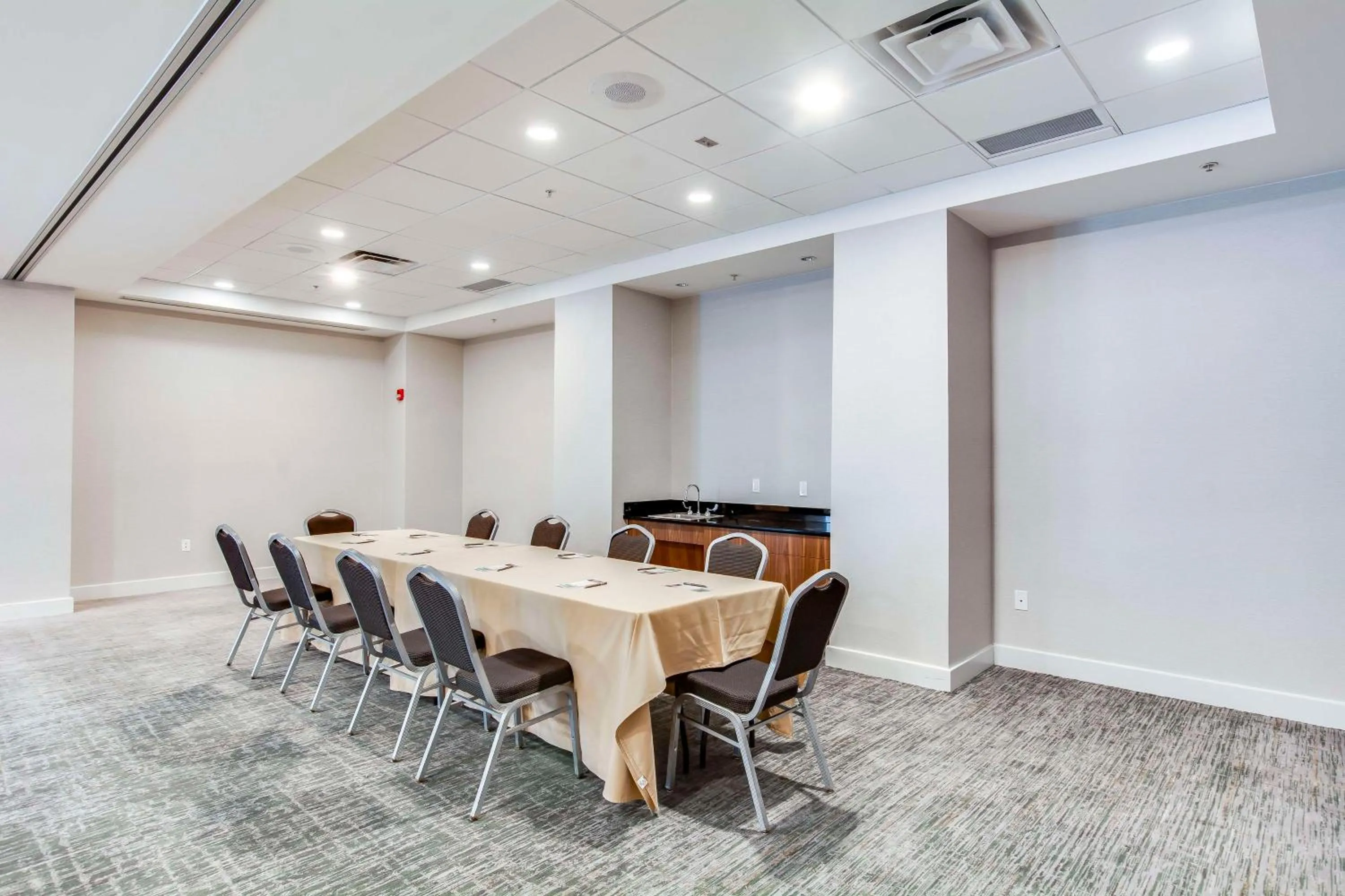 Meeting/conference room in Embassy Suites by Hilton Louisville East