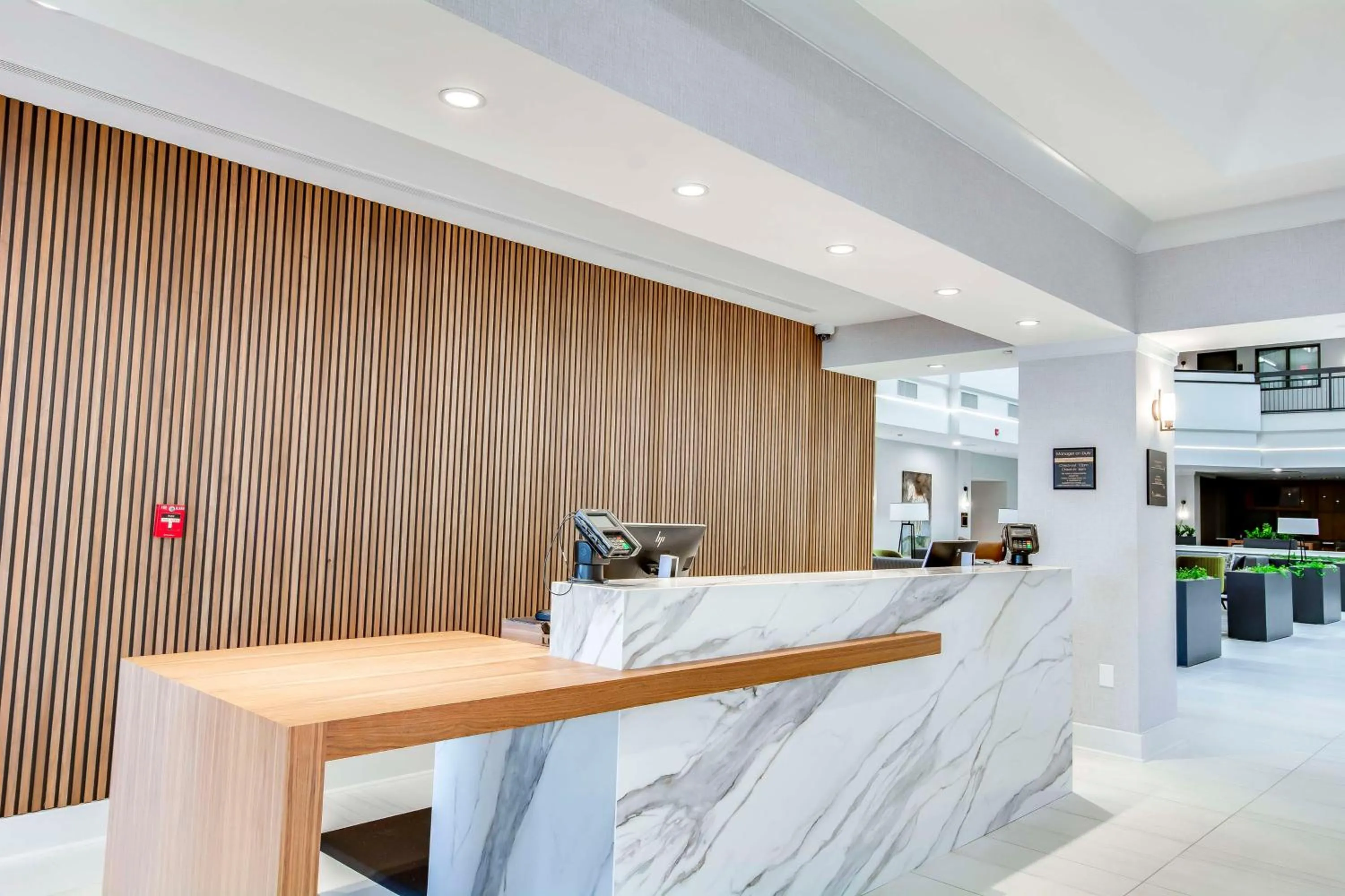 Lobby or reception in Embassy Suites by Hilton Louisville East