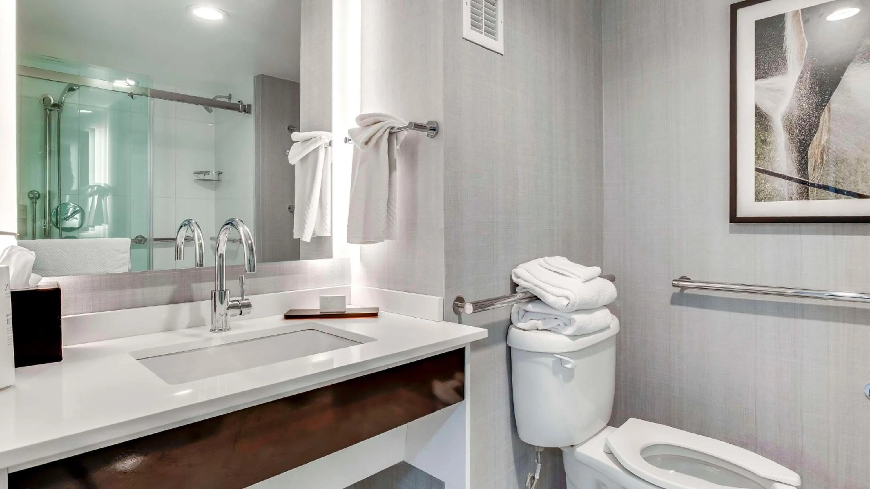 Bathroom in Embassy Suites by Hilton Louisville East