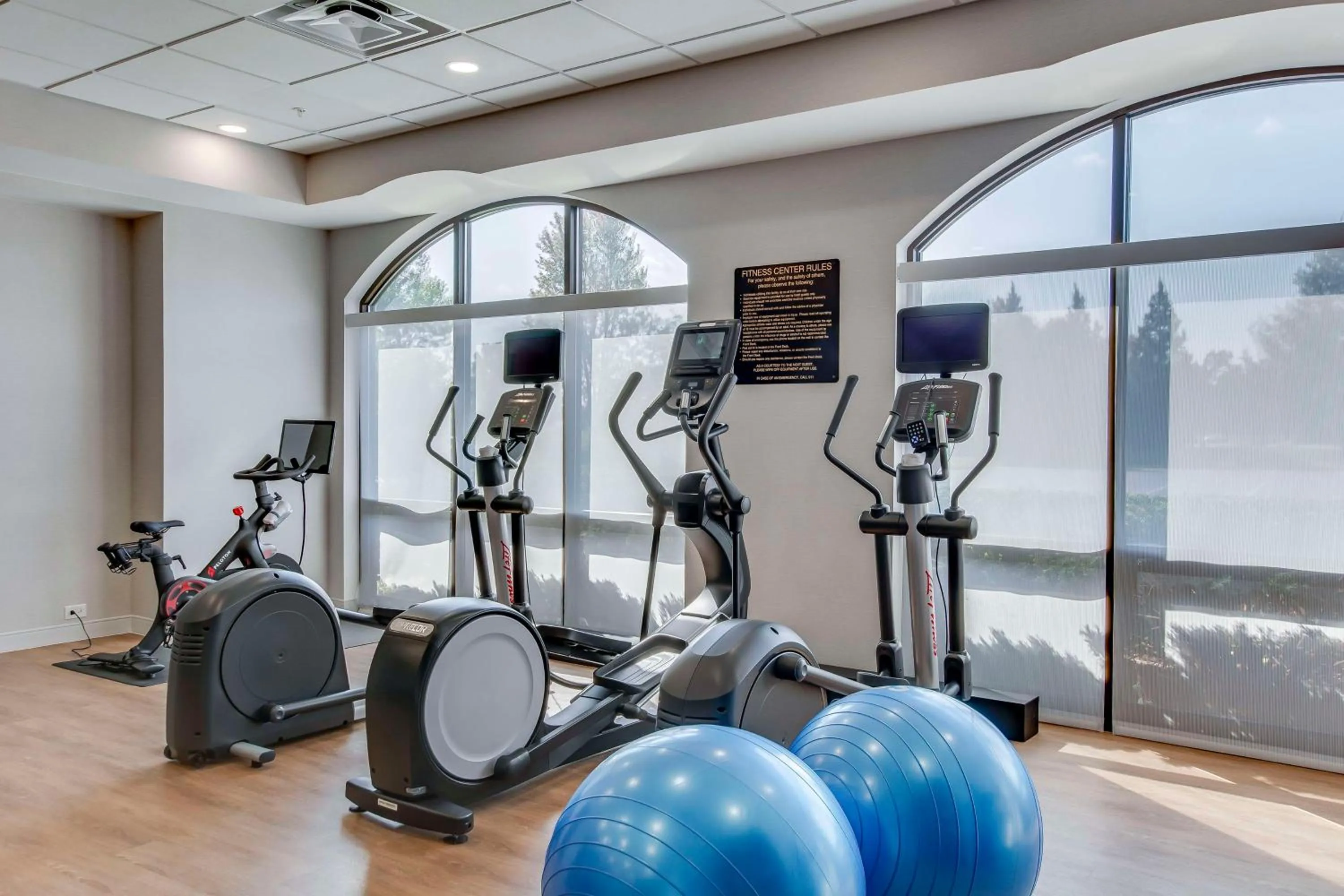 Fitness centre/facilities in Embassy Suites by Hilton Louisville East