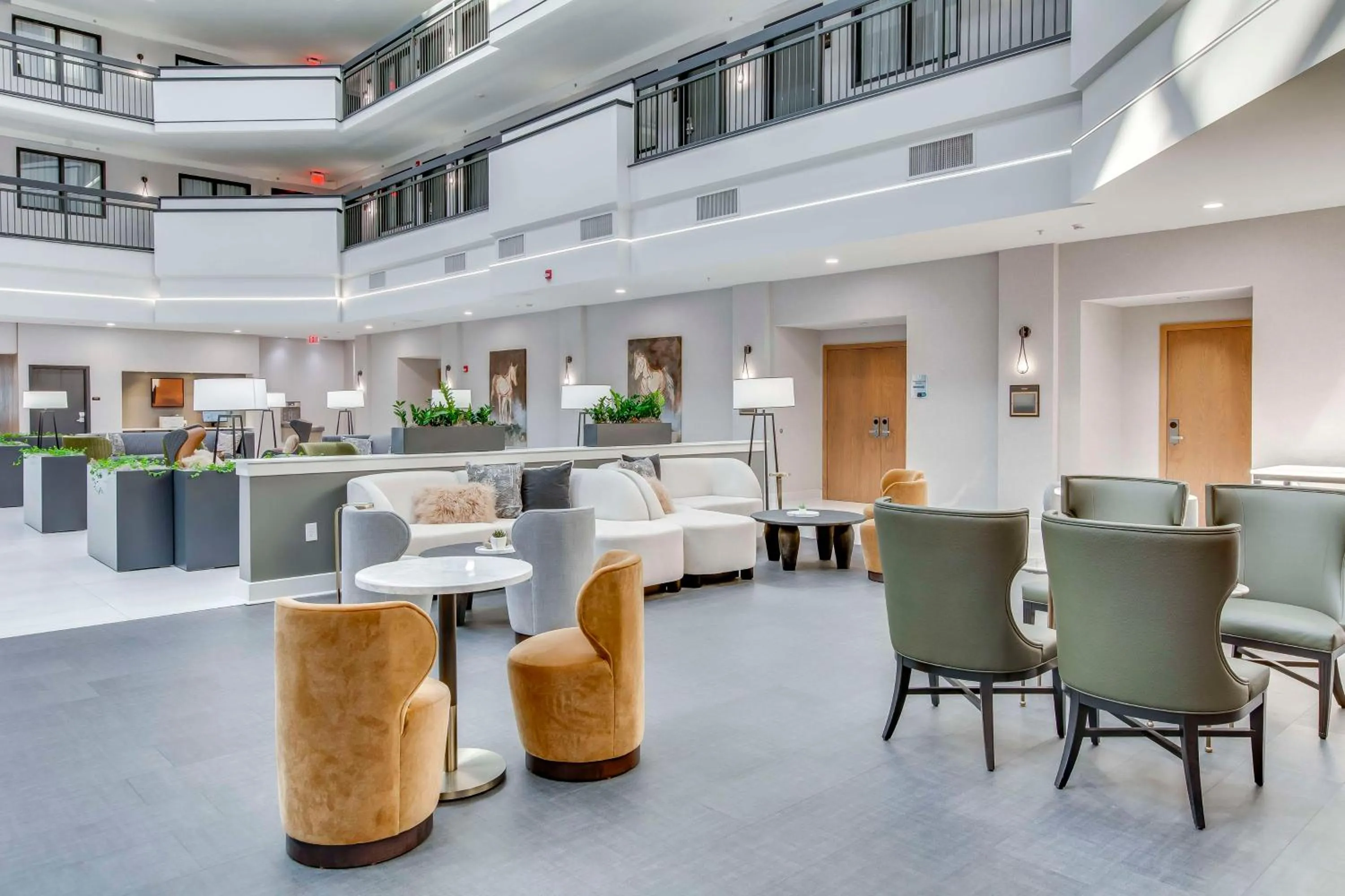 Lobby or reception in Embassy Suites by Hilton Louisville East