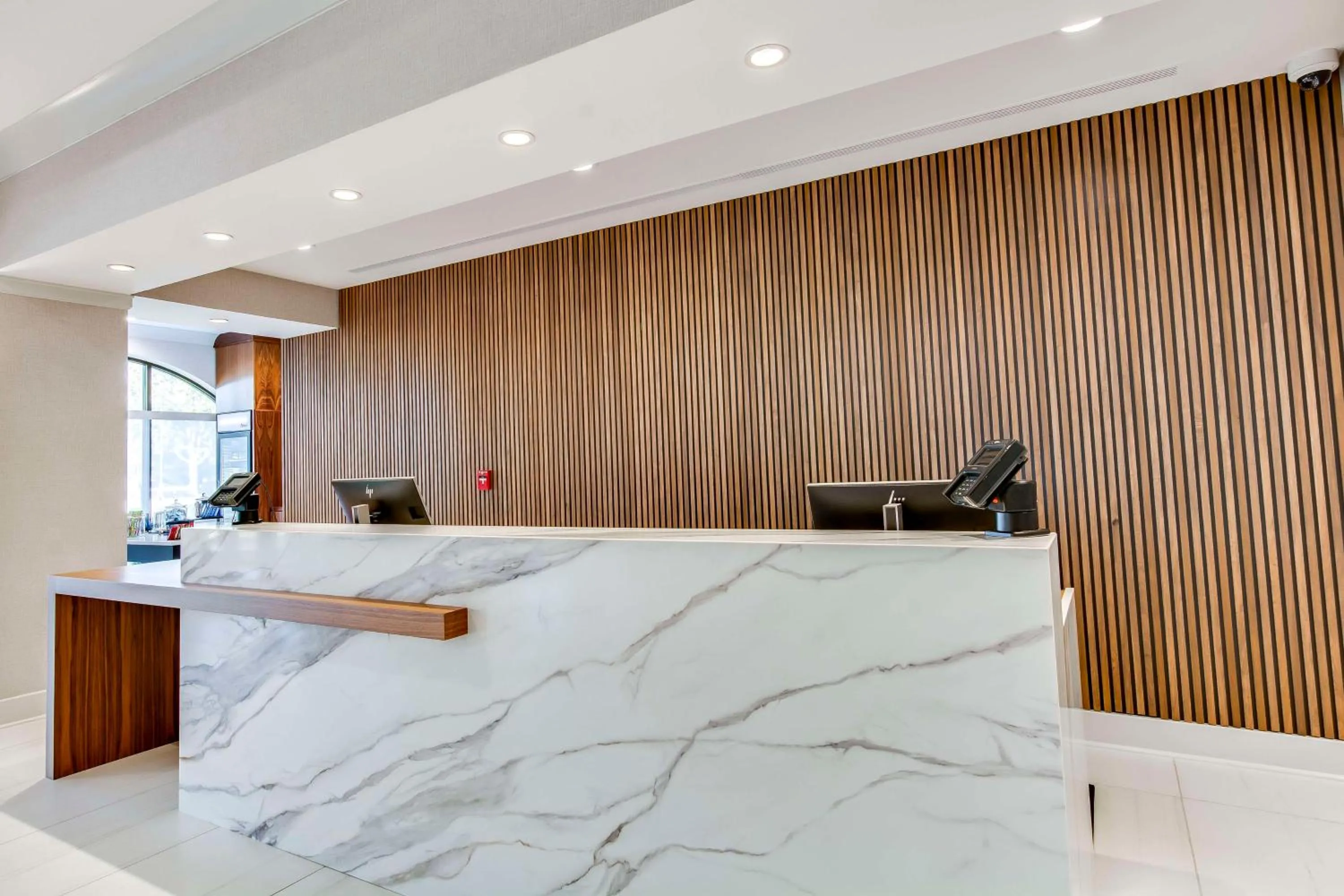 Lobby or reception, Bed in Embassy Suites by Hilton Louisville East