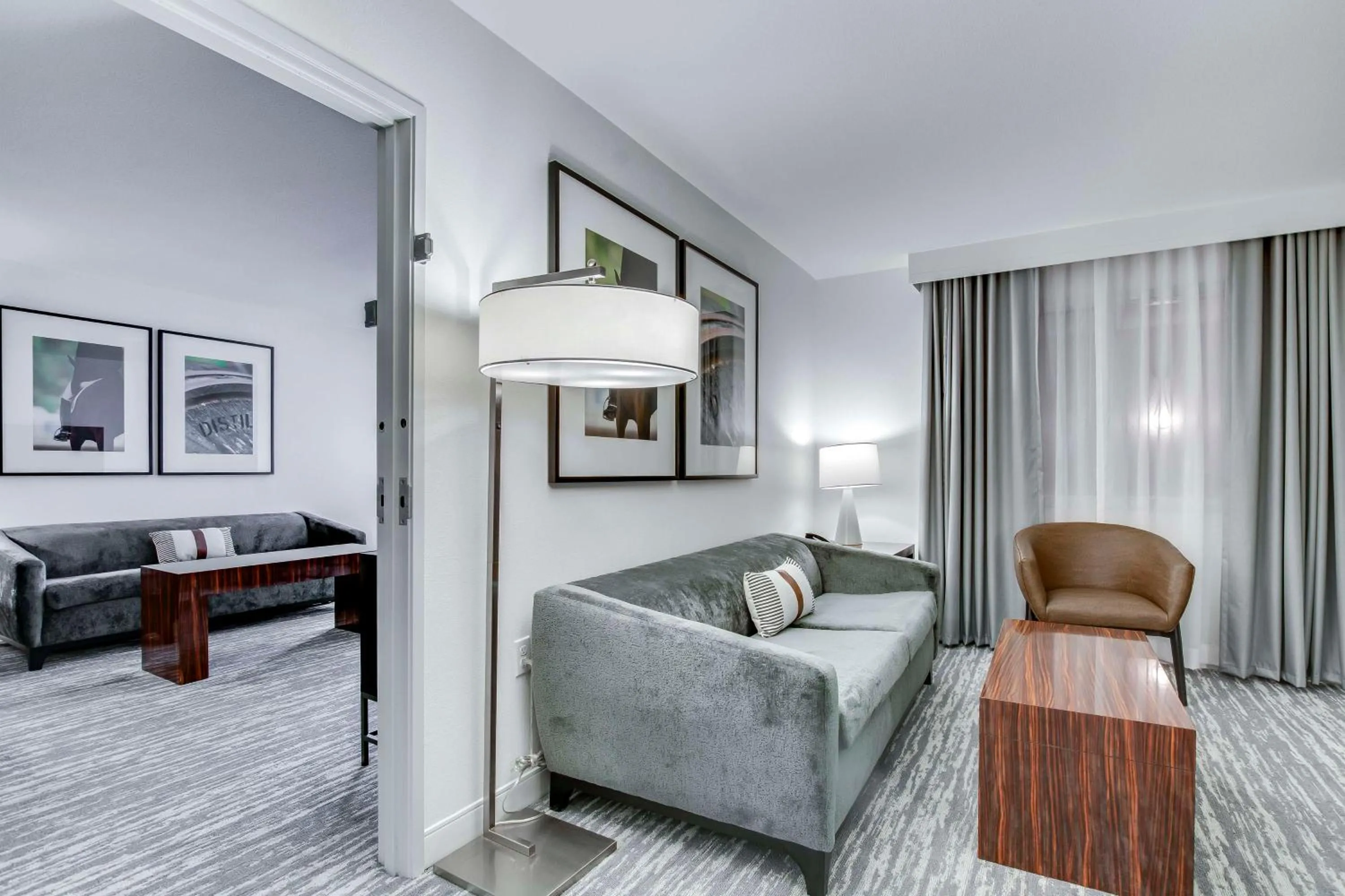 Living room, Bed in Embassy Suites by Hilton Louisville East