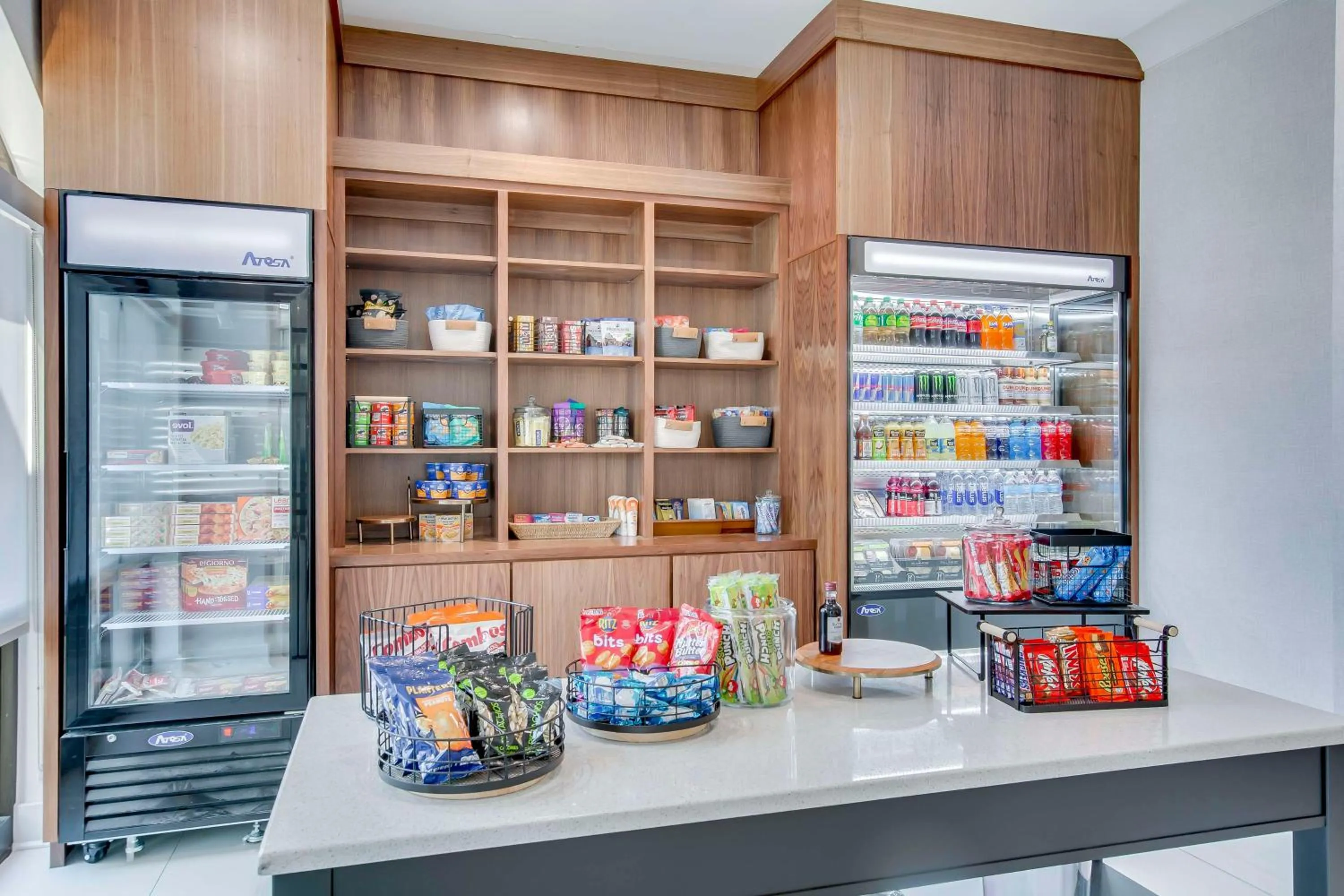 Restaurant/places to eat in Embassy Suites by Hilton Louisville East