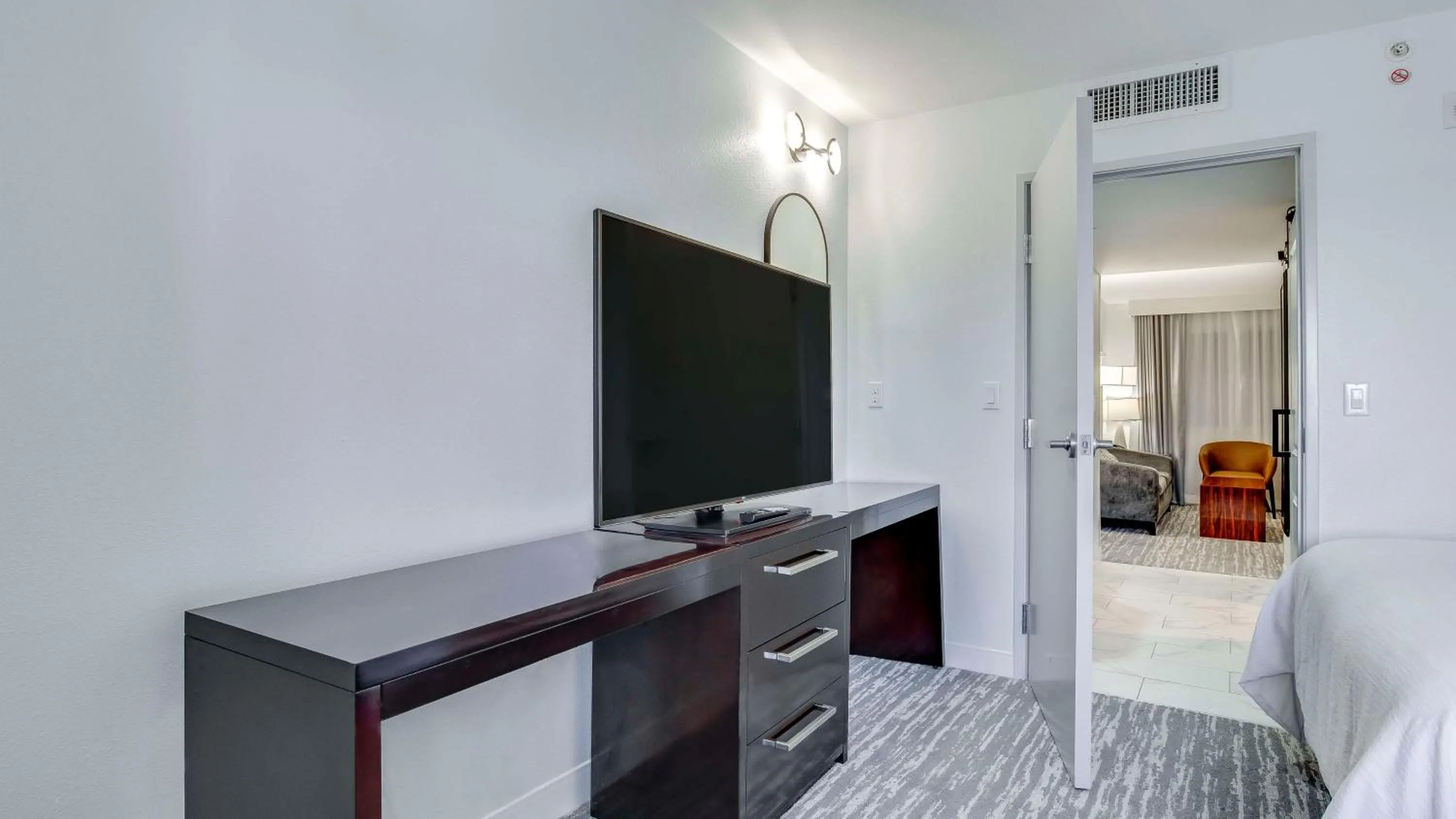 Bed in Embassy Suites by Hilton Louisville East