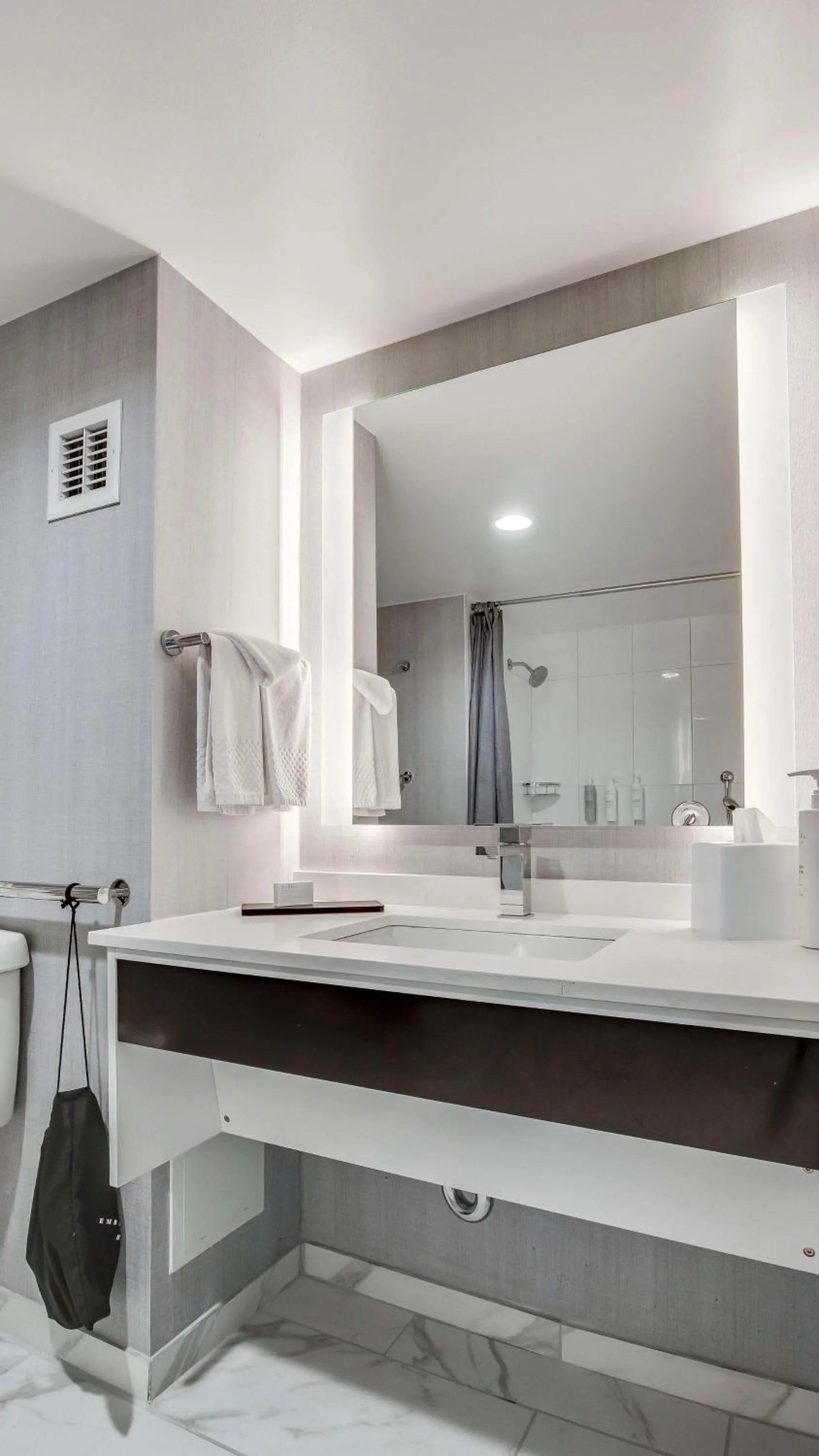 Bathroom in Embassy Suites by Hilton Louisville East