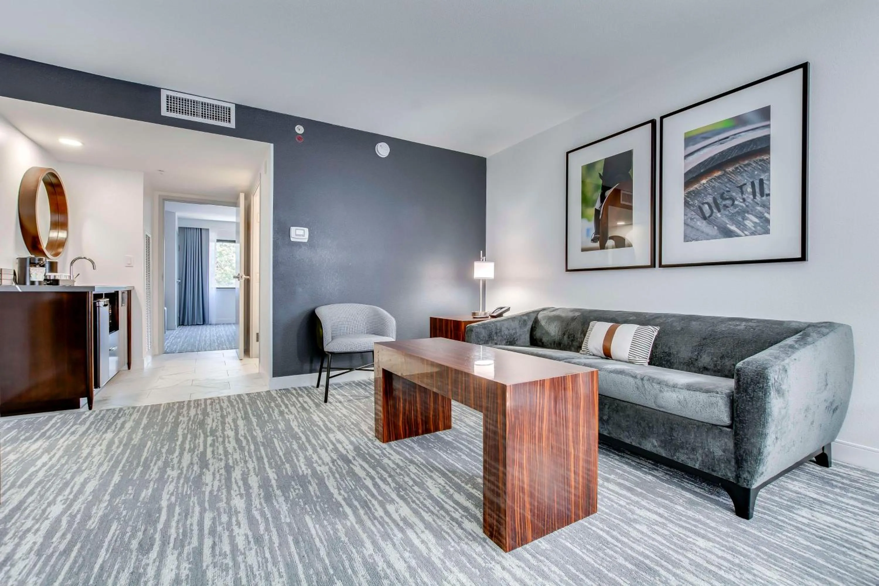 Living room in Embassy Suites by Hilton Louisville East