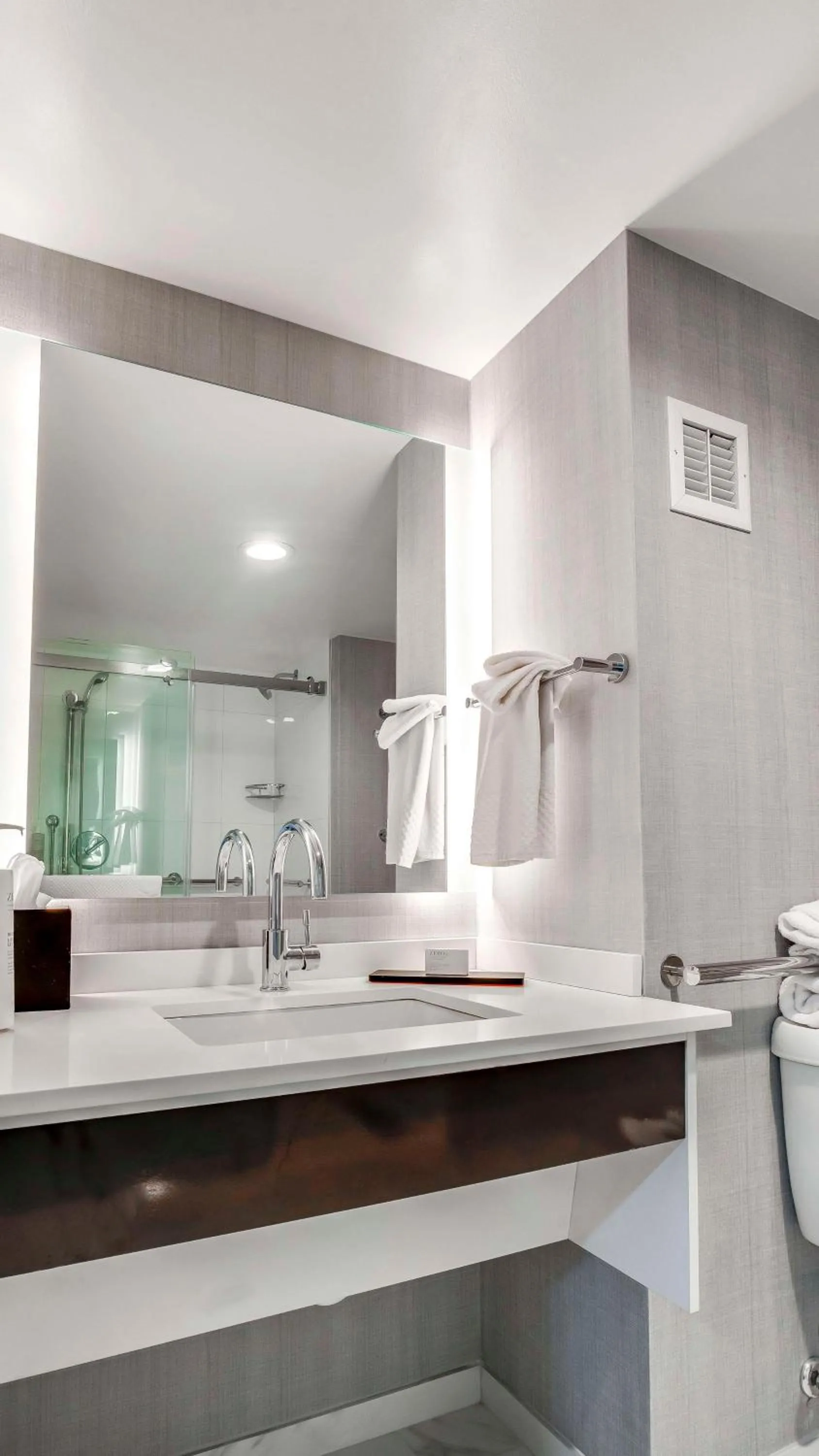 Bathroom in Embassy Suites by Hilton Louisville East