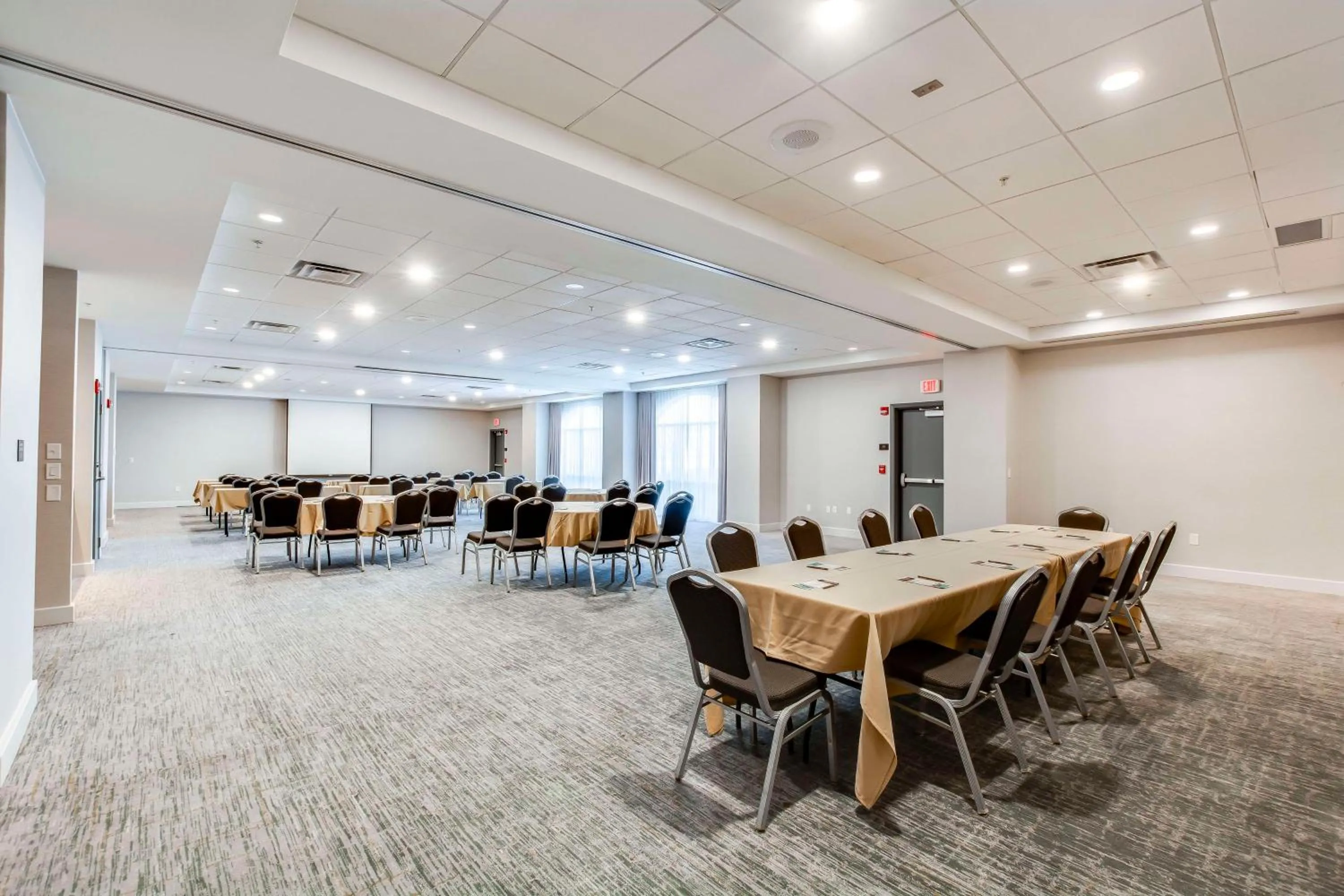 Meeting/conference room in Embassy Suites by Hilton Louisville East