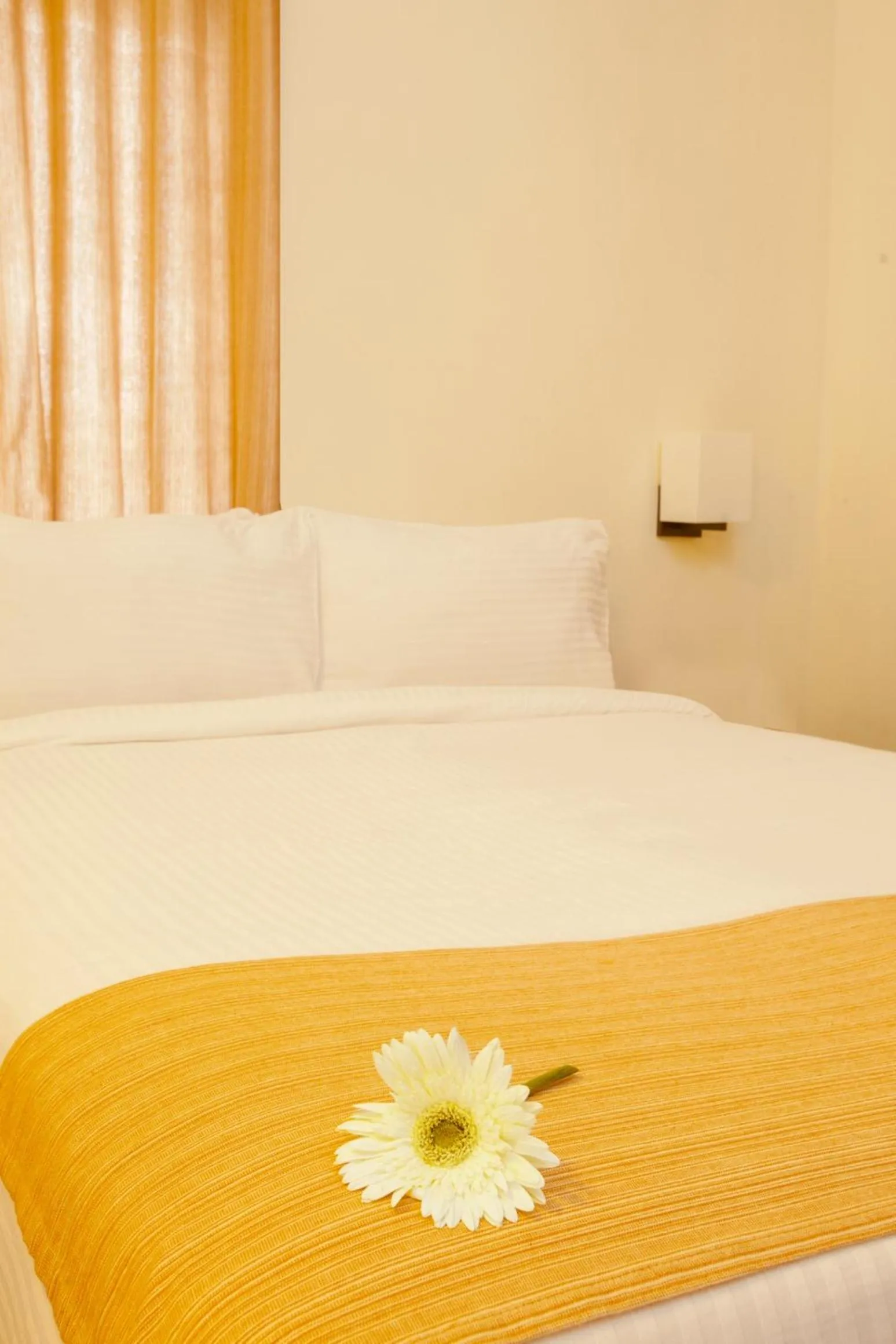 Bathroom, Bed in Jasminn Hotel - AM Hotel Kollection