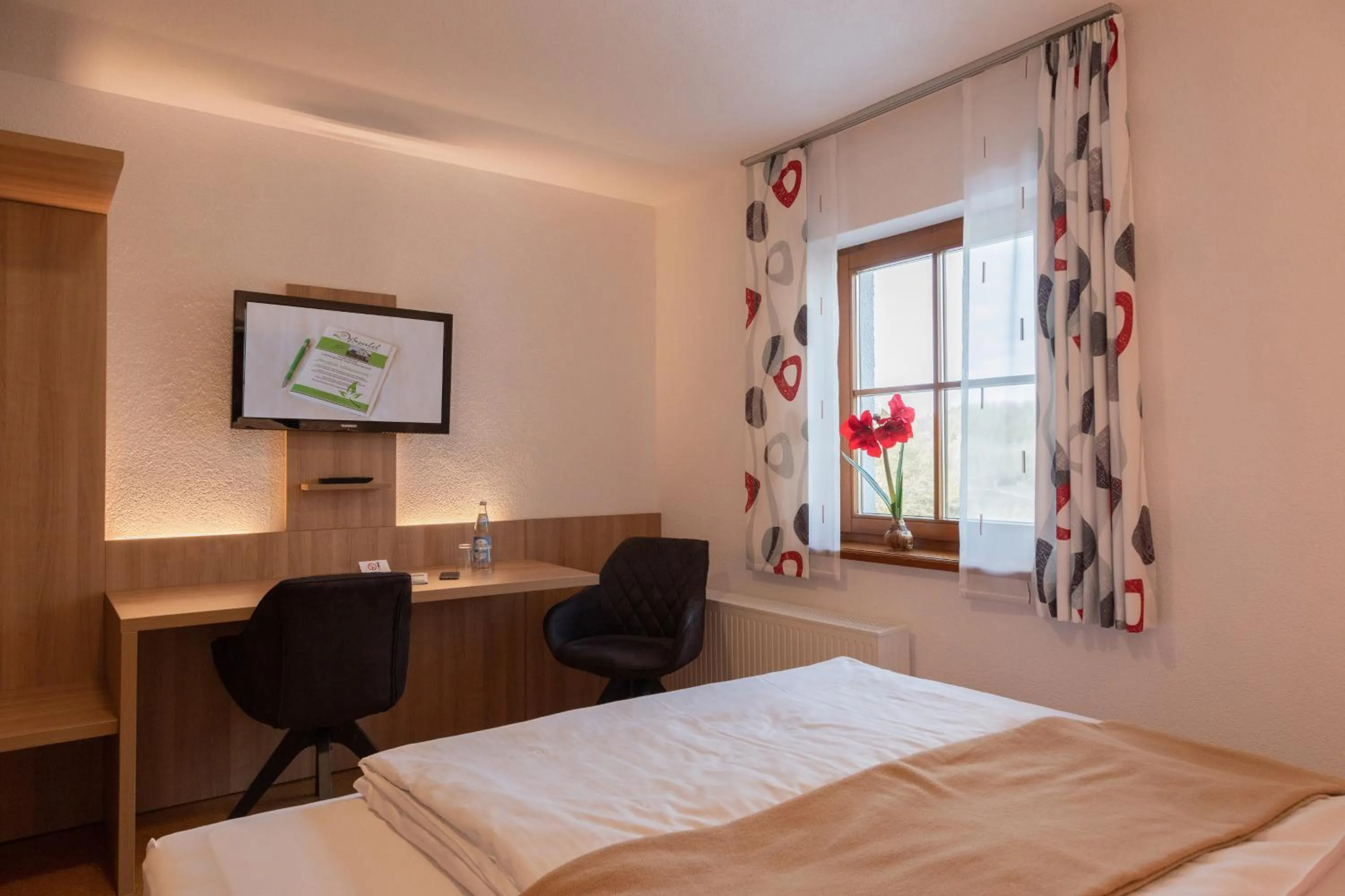 Photo of the whole room, Bed in Landhotel Oßwald