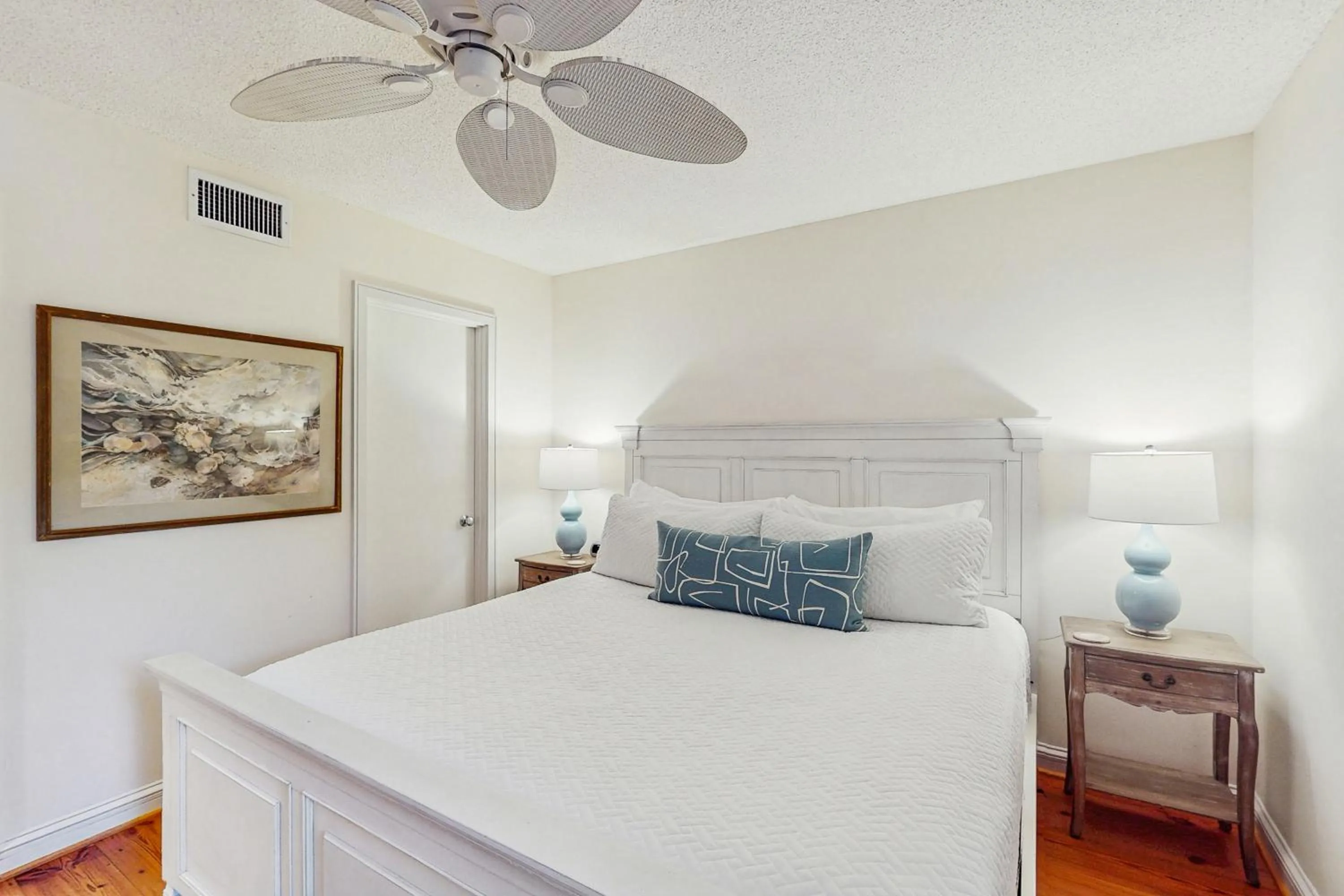 Bed in Courtside 1412