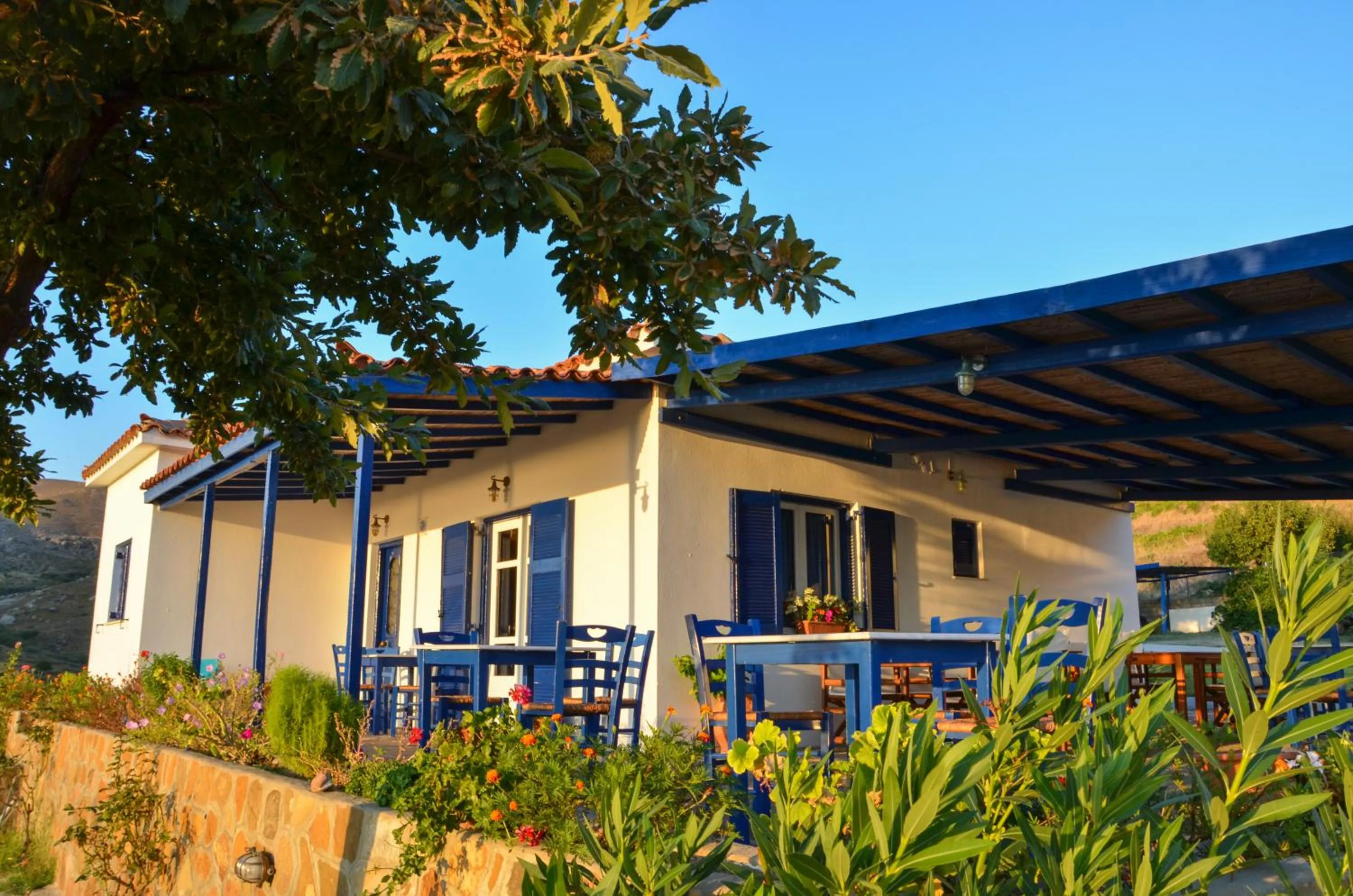 Facade/entrance in Sunset Hotel