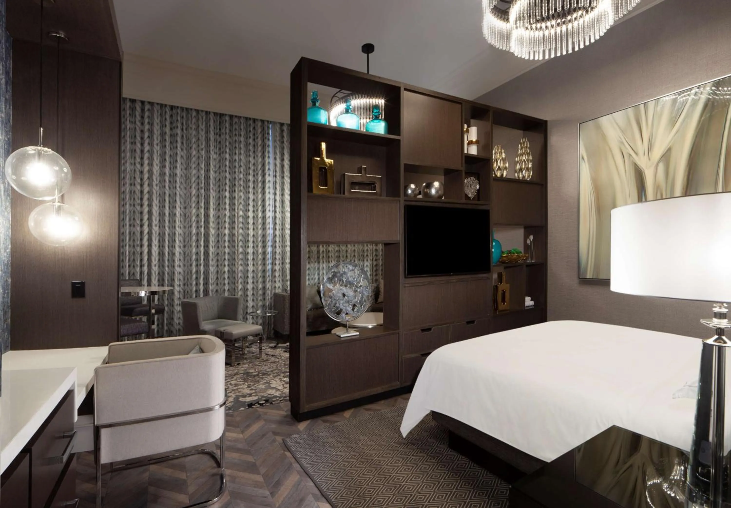 Living room, Bed in Hilton Tampa Airport Westshore