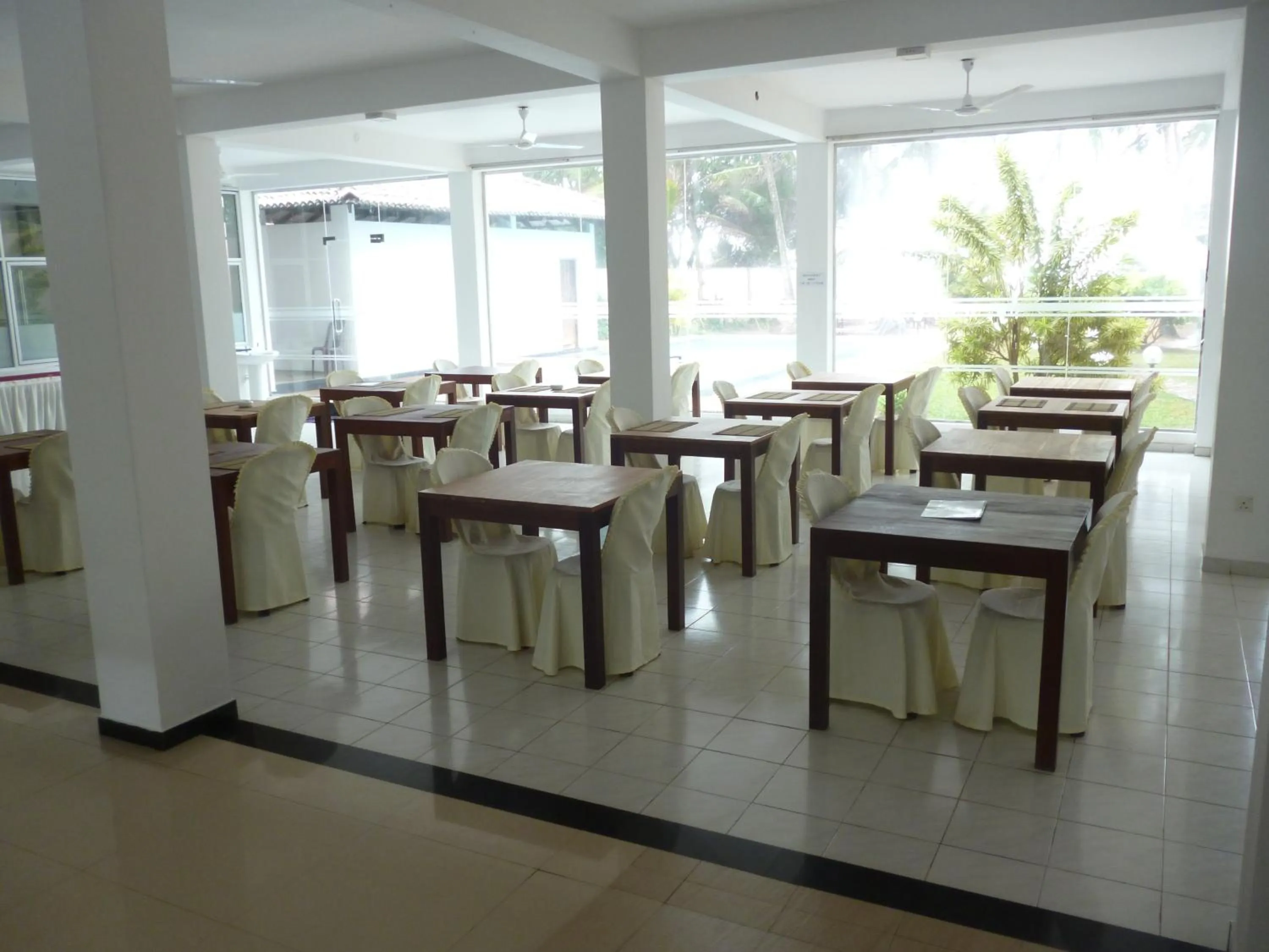 Restaurant/places to eat in Hotel Ocean View Cottage