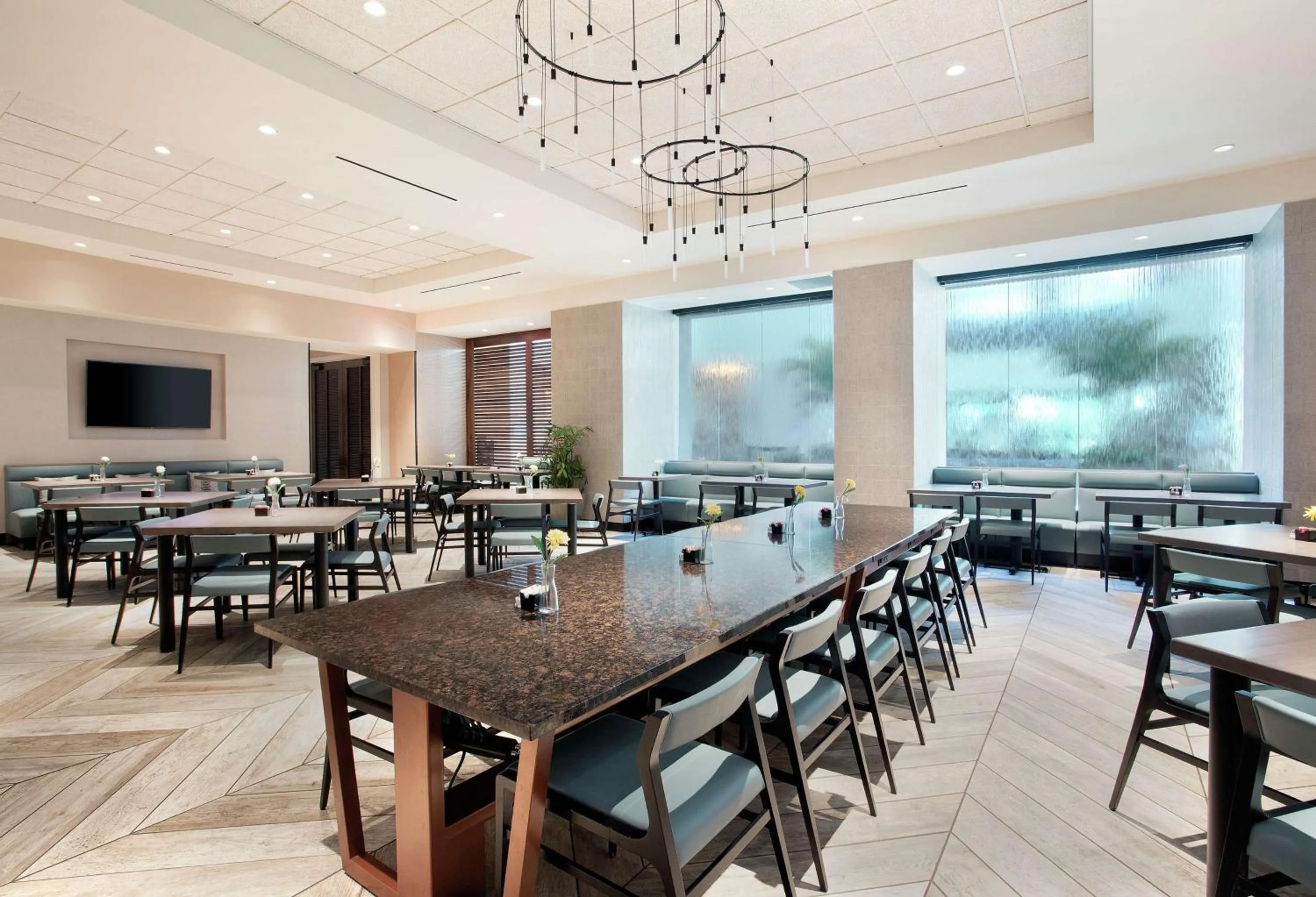 Dining area in Embassy Suites by Hilton Tampa Downtown Convention Center